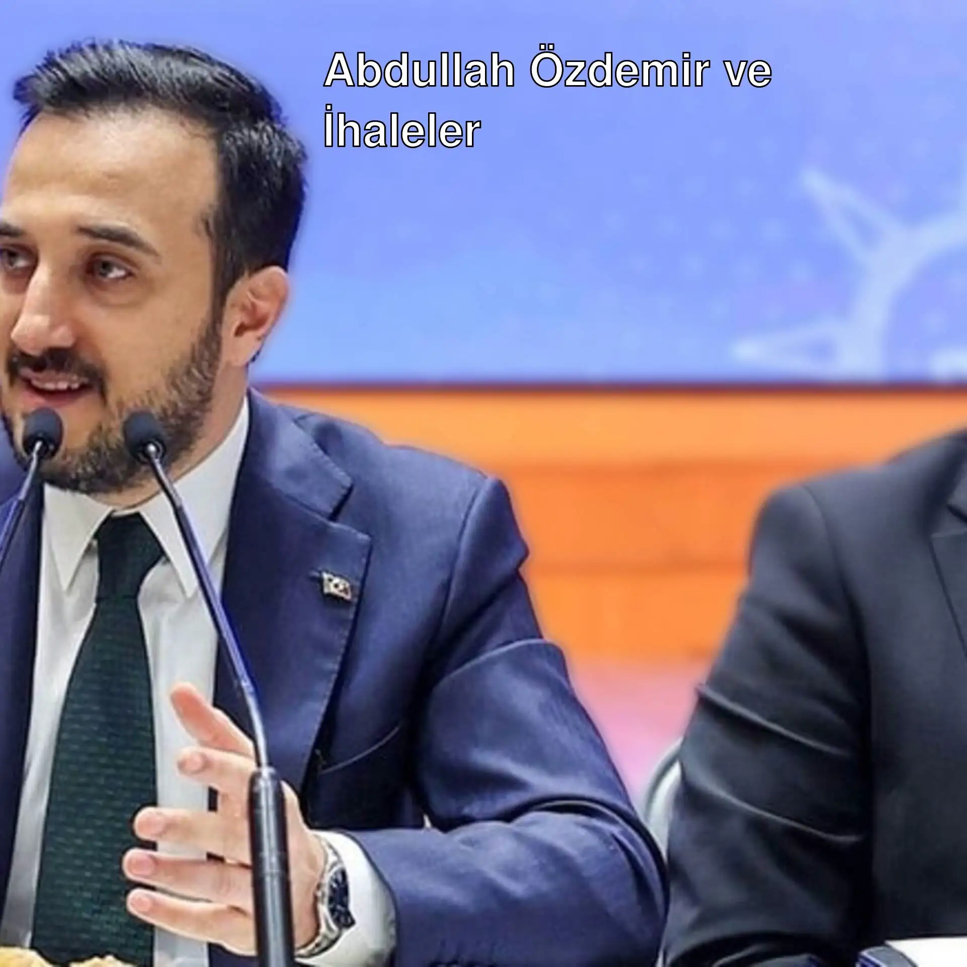 Abdullah Özdemir, gazetecilere konuşuyor.