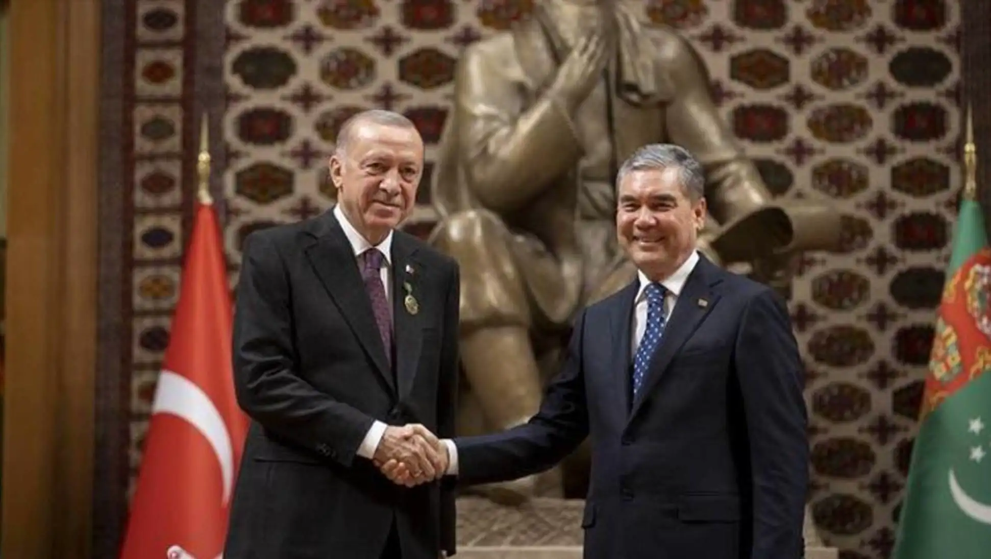 Cumhurbaşkanı Erdoğan ve Türkmenistan lideri görüşme anı. Cumhurbaşkanı Erdoğan ve Türkmenistan lideri görüşme anı.