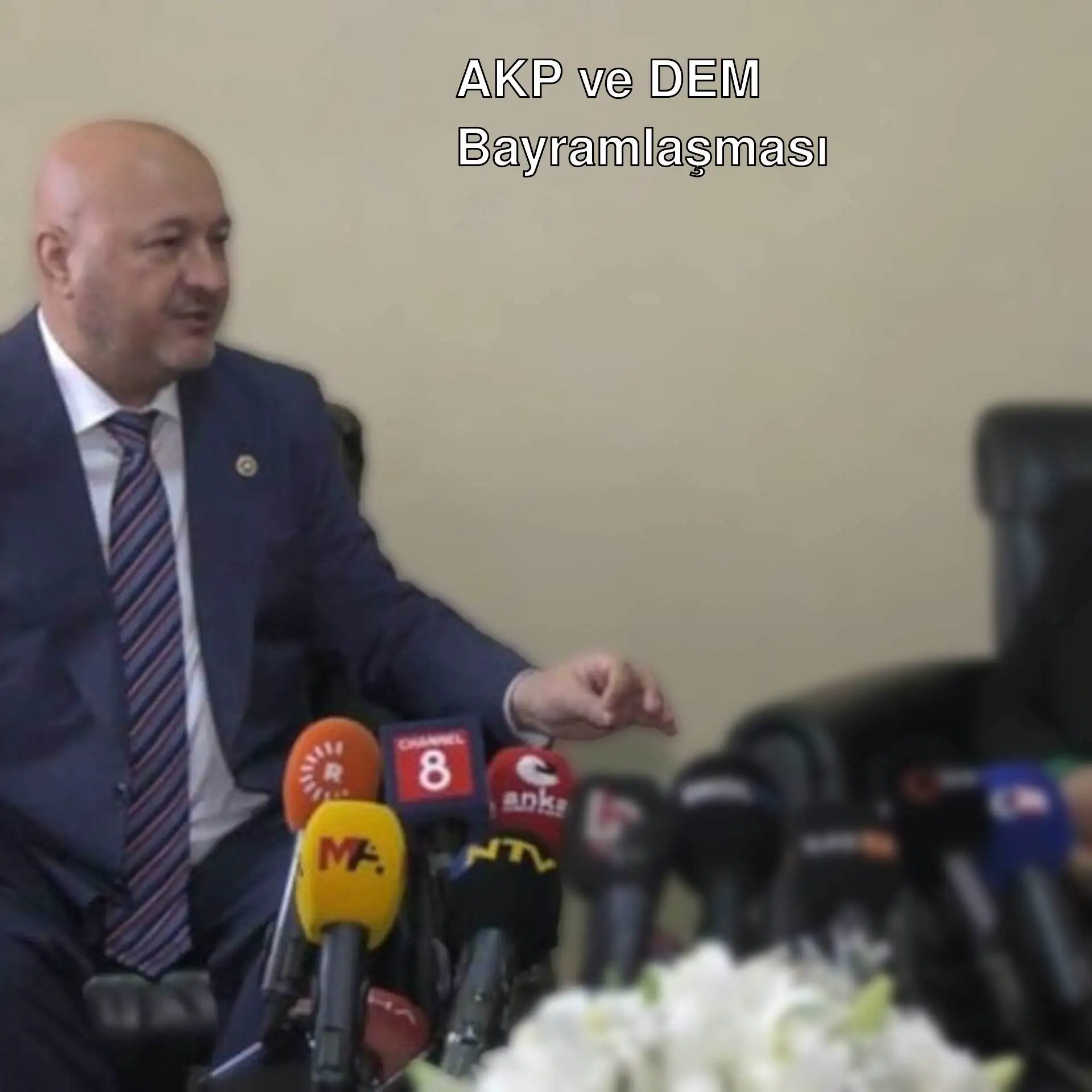 AKP ve DEM Parti arasında bayramlaşma anı. AKP ve DEM Parti arasında bayramlaşma anı.