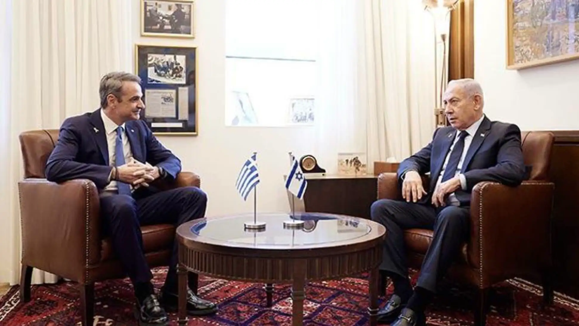 Yunanistan Başbakanı Miçotakis, Netanyahu ve Herzog ile görüşme sırasında. Yunanistan Başbakanı Miçotakis, Netanyahu ve Herzog ile görüşme sırasında.