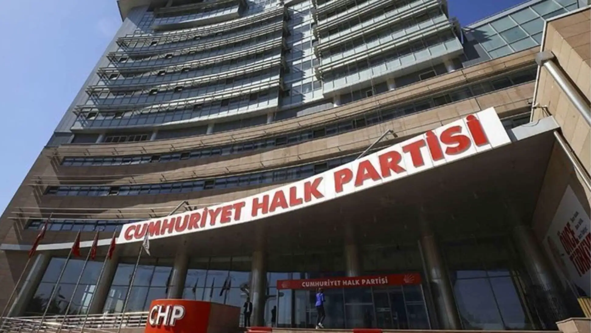 CHP'nin yeni saha ekipleri oluşturması hakkında bir içerik. CHP'nin yeni saha ekipleri oluşturması hakkında bir içerik.