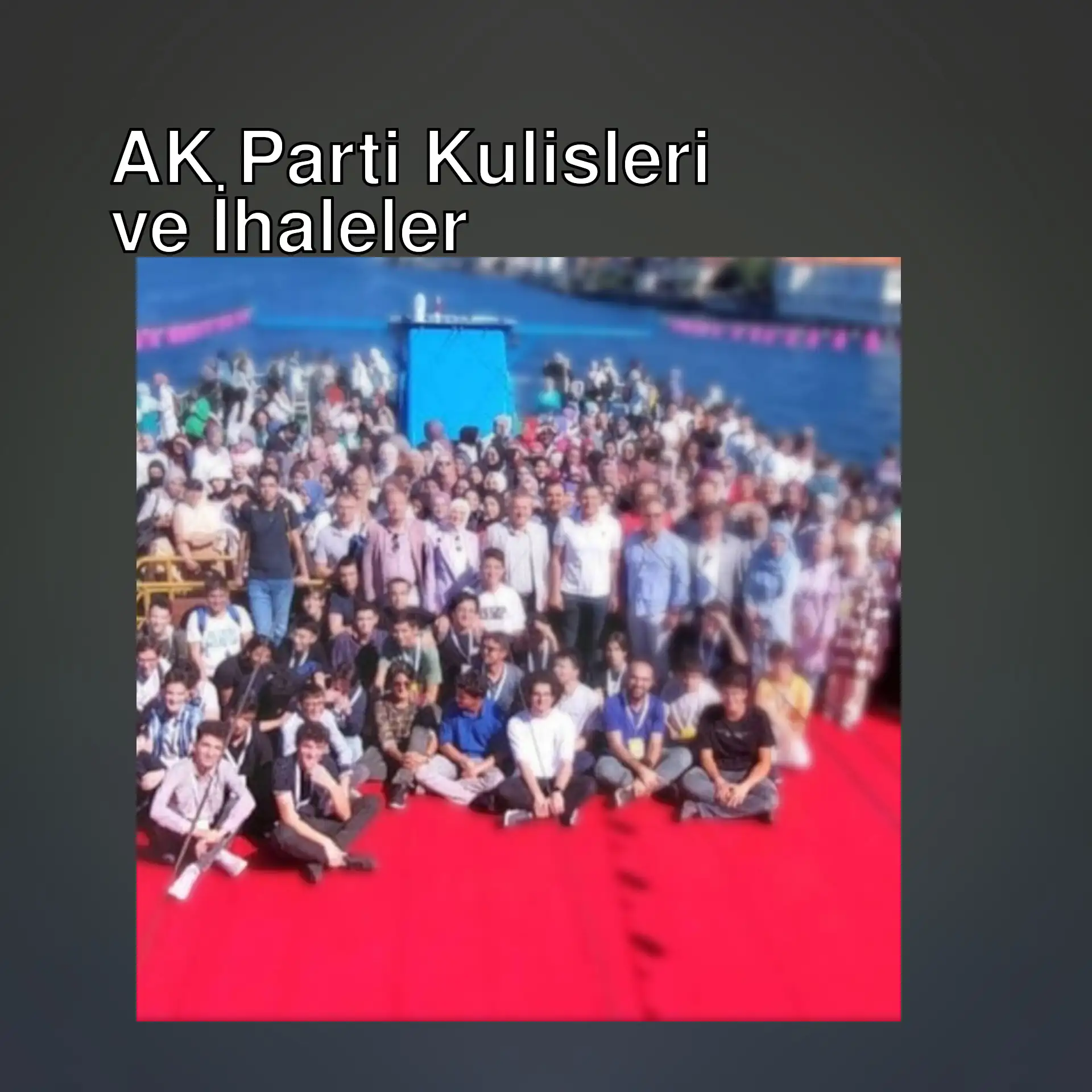 Bir grup insan bir teknede. Bir grup insan bir teknede.