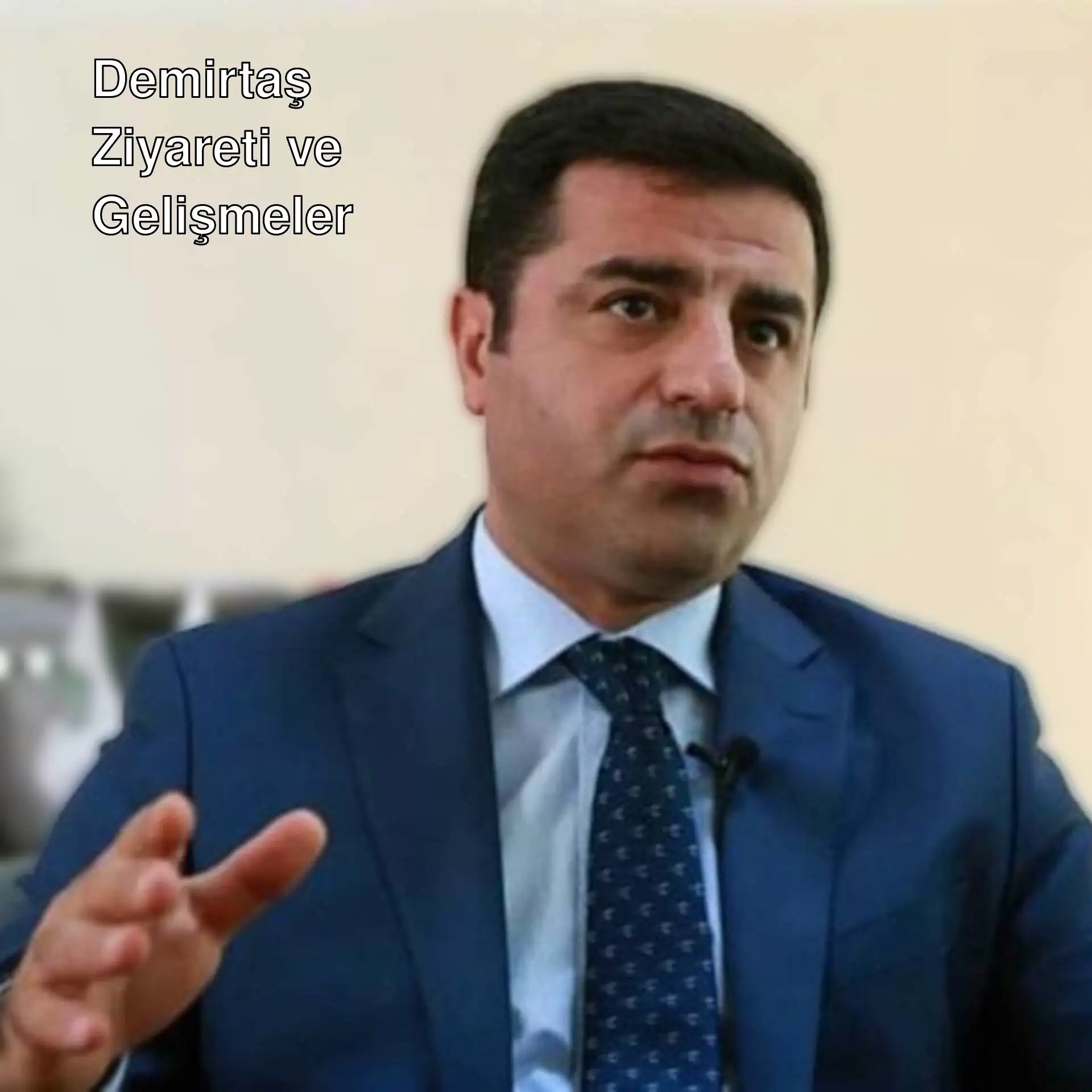 Bir adam takım elbise giymiş. Bir adam takım elbise giymiş.