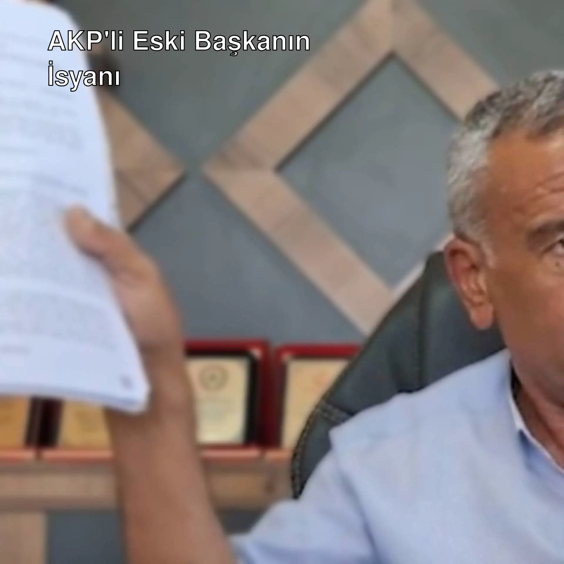 Mehmet Karataş, yolsuzluk iddialarını gündeme getiriyor. Mehmet Karataş, yolsuzluk iddialarını gündeme getiriyor.