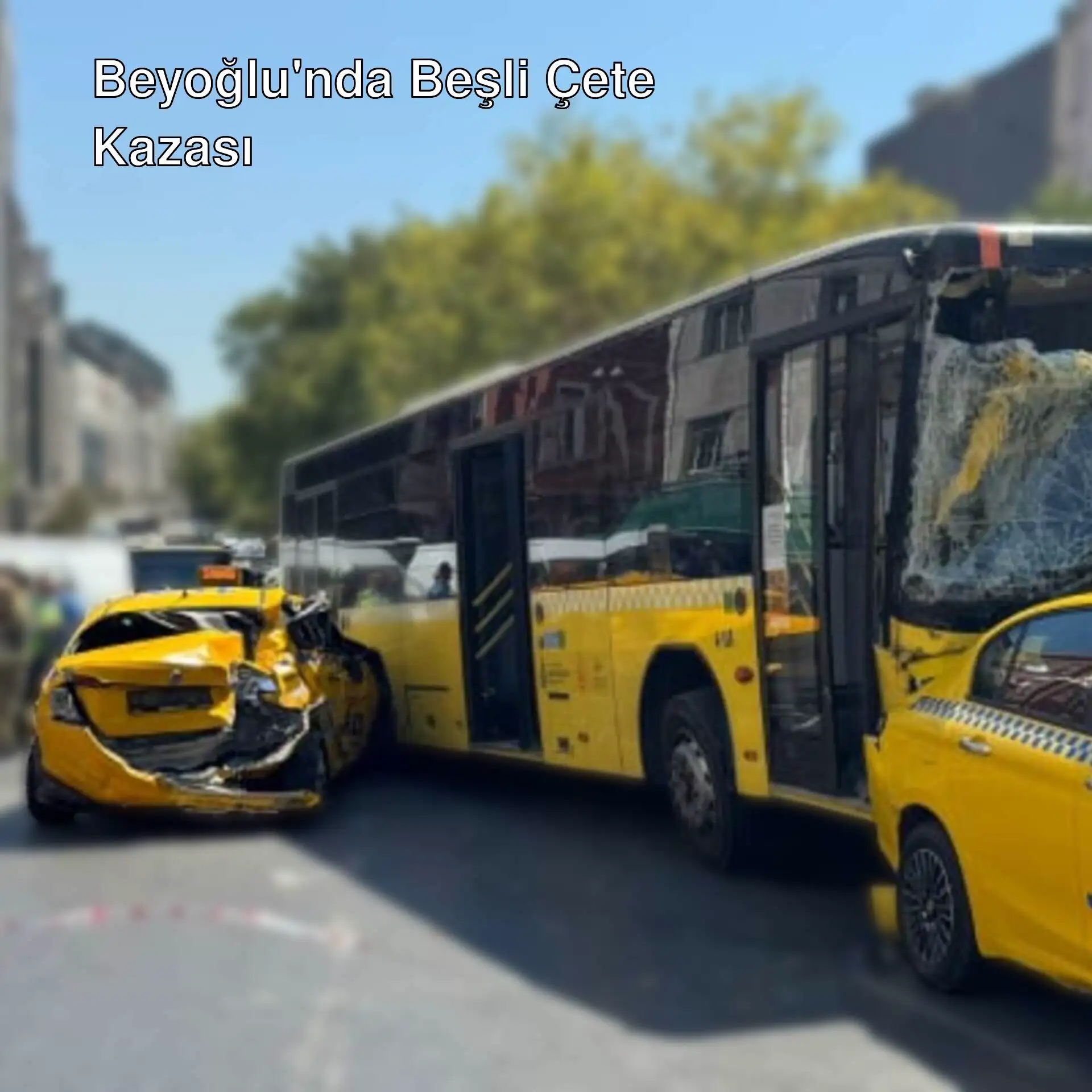 Beyoğlu'nda bir otobüs ve aracın çarpıştığı kaza anı. Beyoğlu'nda bir otobüs ve aracın çarpıştığı kaza anı.