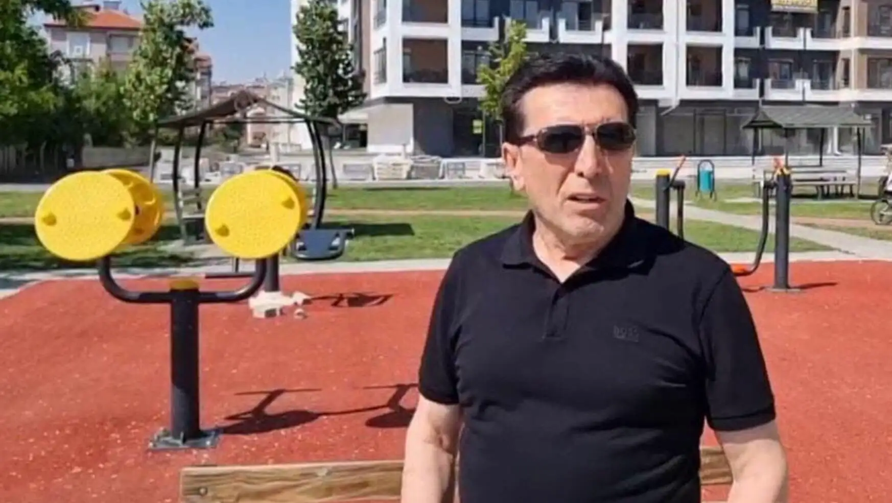 AKP'li başkan Adil Bayındır parkta