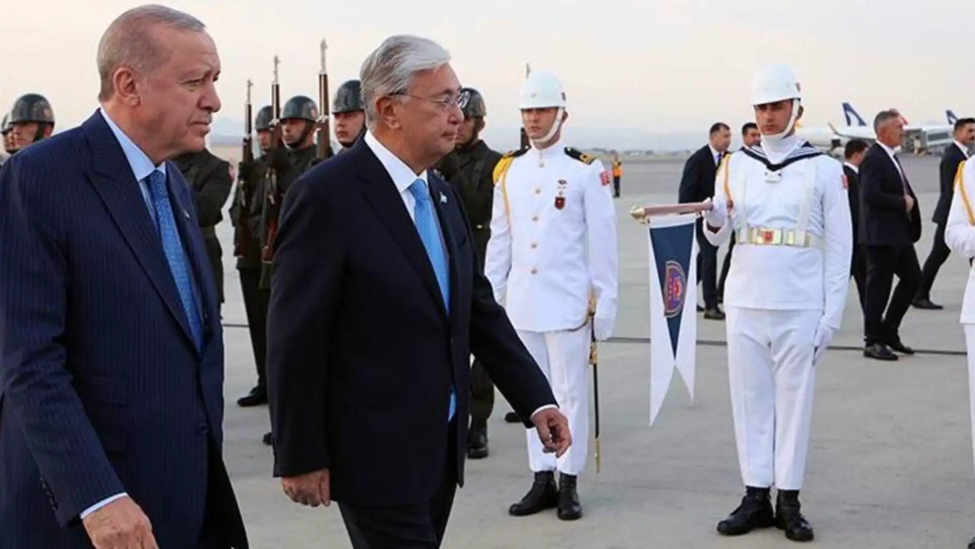 President Erdoğan and Kazakhstan's President Tokayev during the official ceremony. President Erdoğan and Kazakhstan's President Tokayev during the official ceremony.
