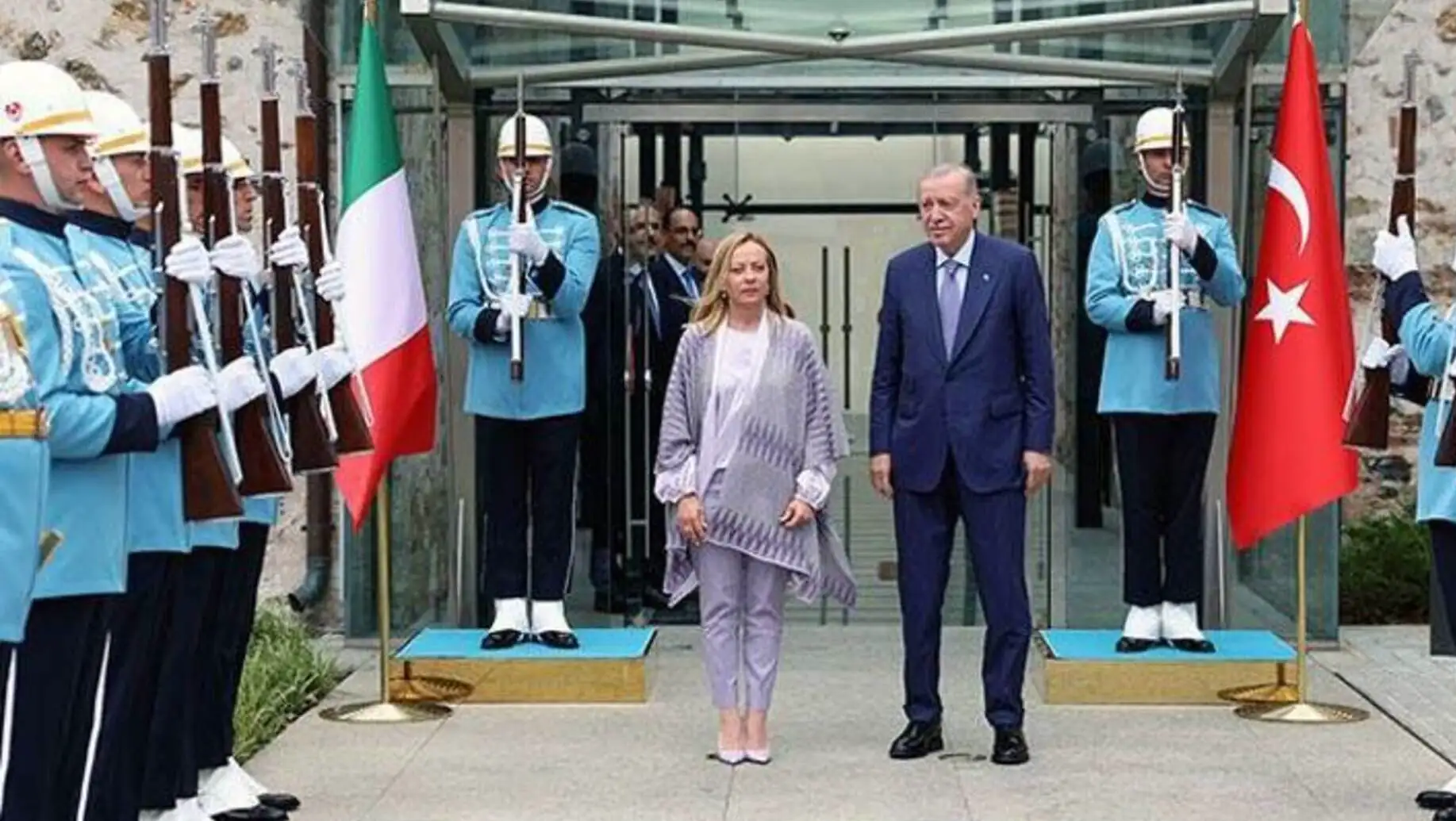 Cumhurbaşkanı Erdoğan, Meloni ve Dibeybe ile Dolmabahçe'de görüşme. Cumhurbaşkanı Erdoğan, Meloni ve Dibeybe ile Dolmabahçe'de görüşme.