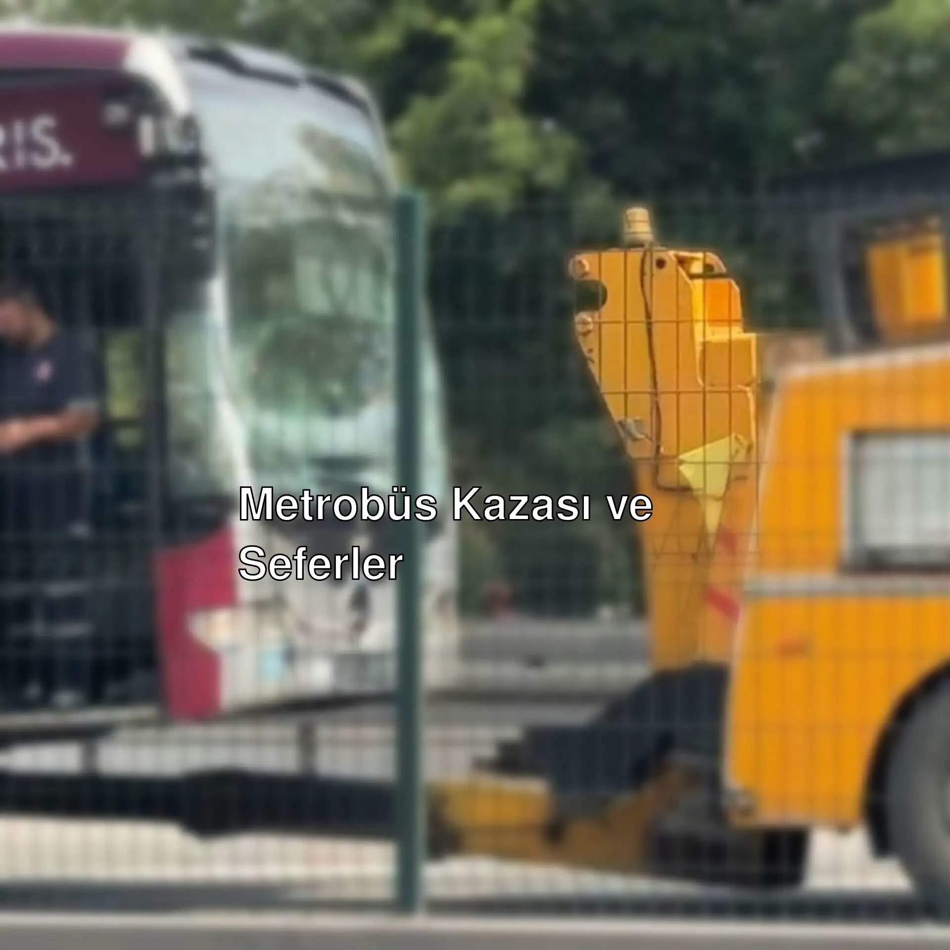 Esenyurt'taki metrobüs kazası sonrası çekilen görüntü. Esenyurt'taki metrobüs kazası sonrası çekilen görüntü.