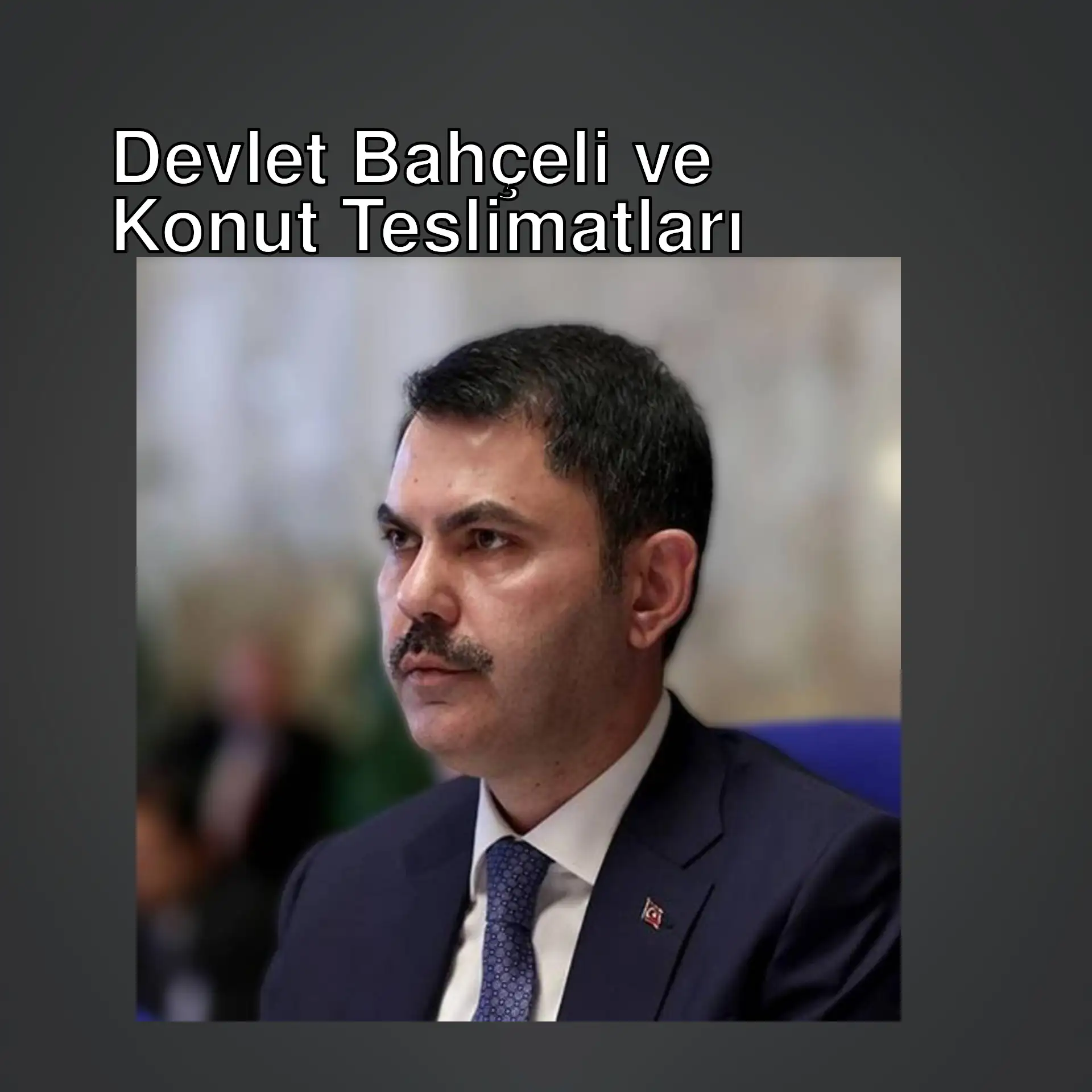 Devlet Bahçeli'nin açıklamaları sırasında bir adam. Devlet Bahçeli'nin açıklamaları sırasında bir adam.