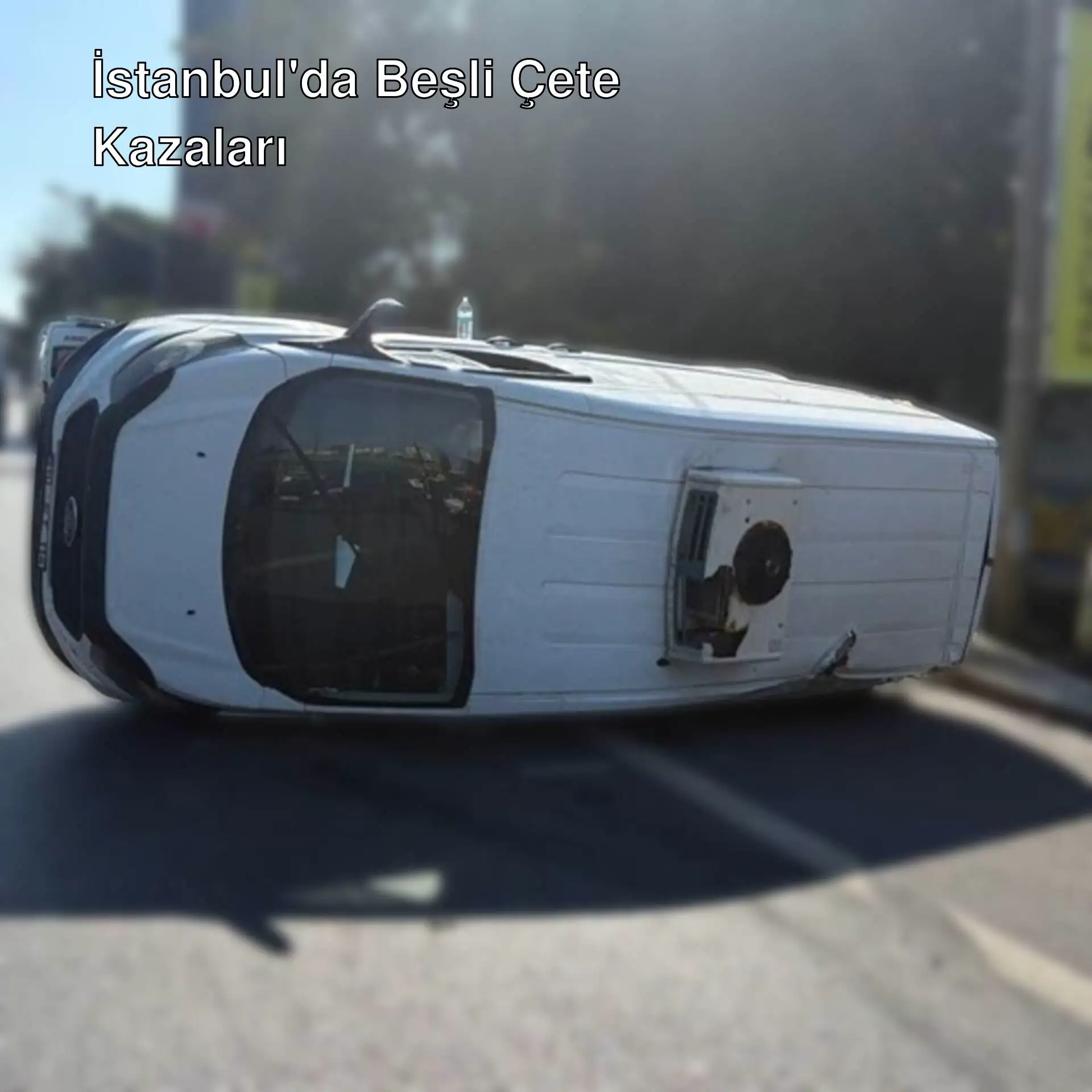 Beşiktaş'ta otobüsle çarpışan minibüs devrildi.