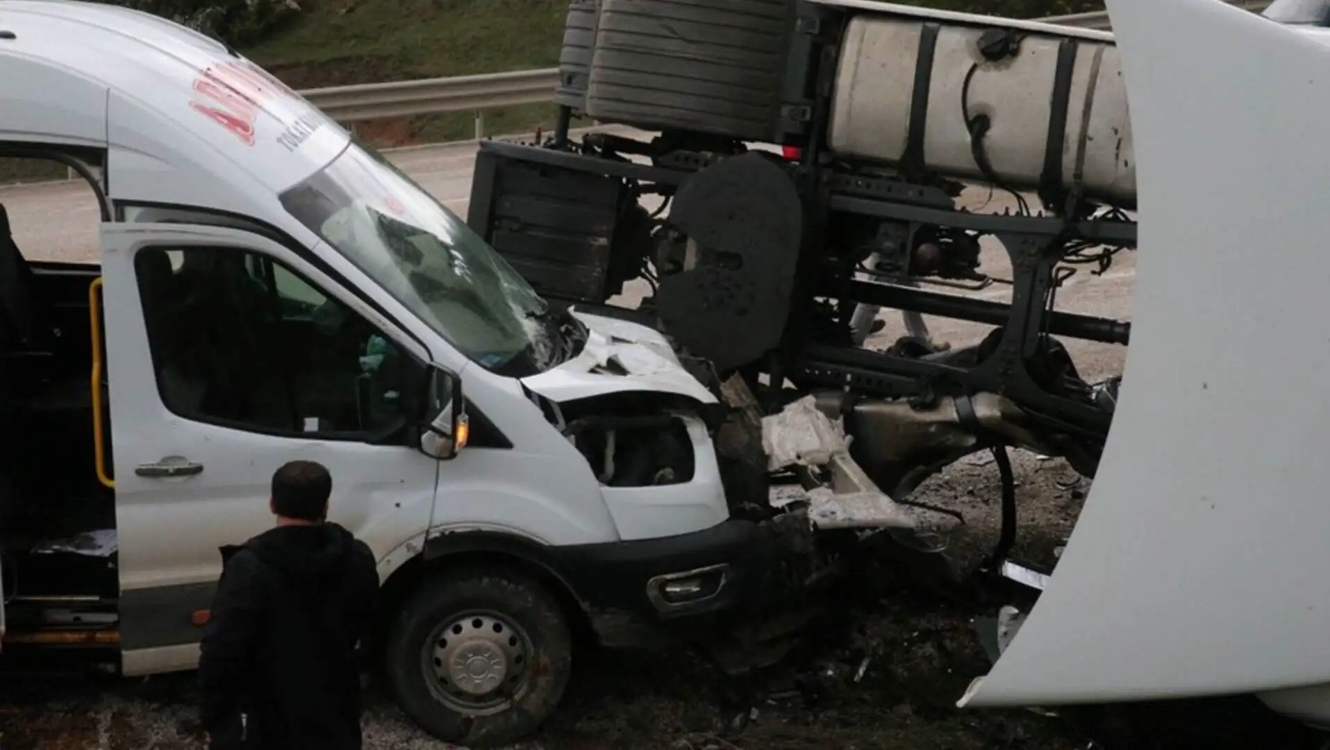 A truck crashed into a minibus, resulting in an accident. A truck crashed into a minibus, resulting in an accident.