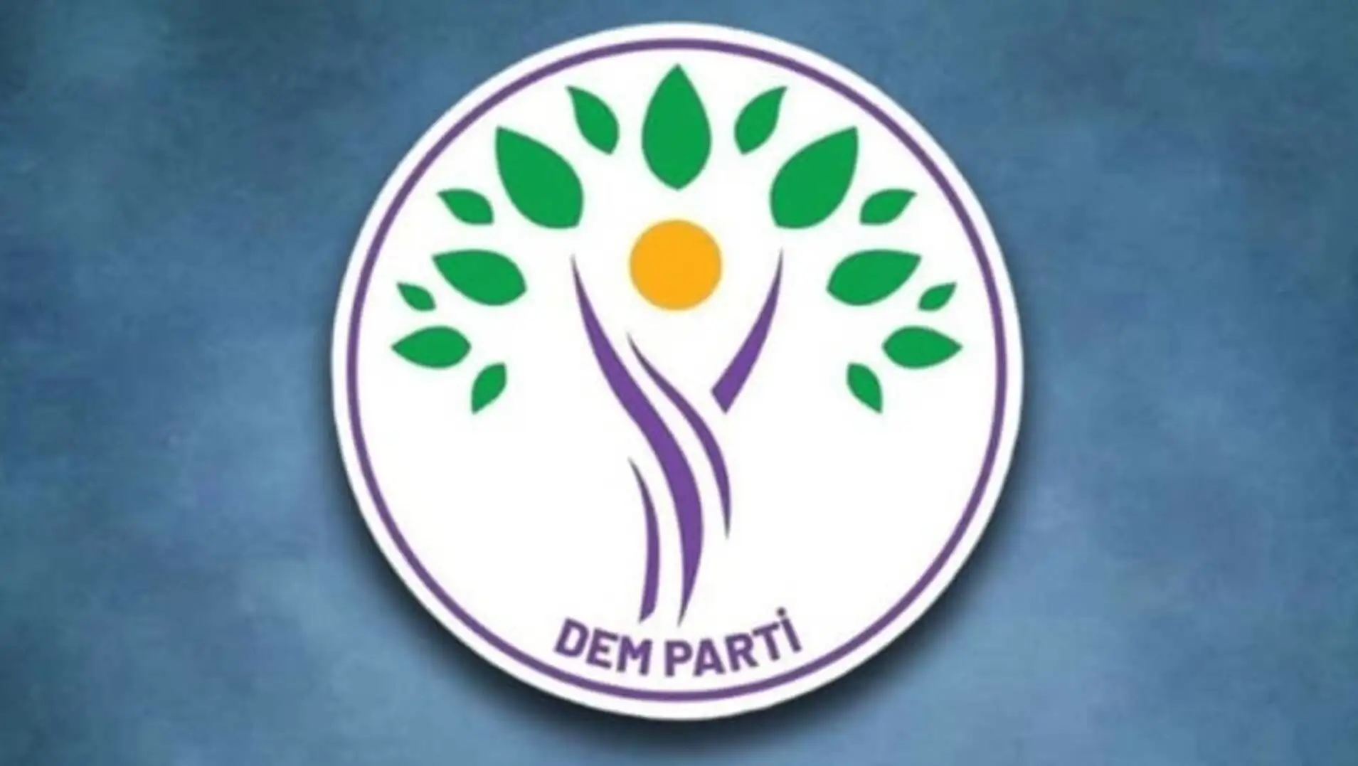 DEM Parti, gözaltı operasyonlarına karşı basın açıklaması yapıyor. DEM Parti, gözaltı operasyonlarına karşı basın açıklaması yapıyor.