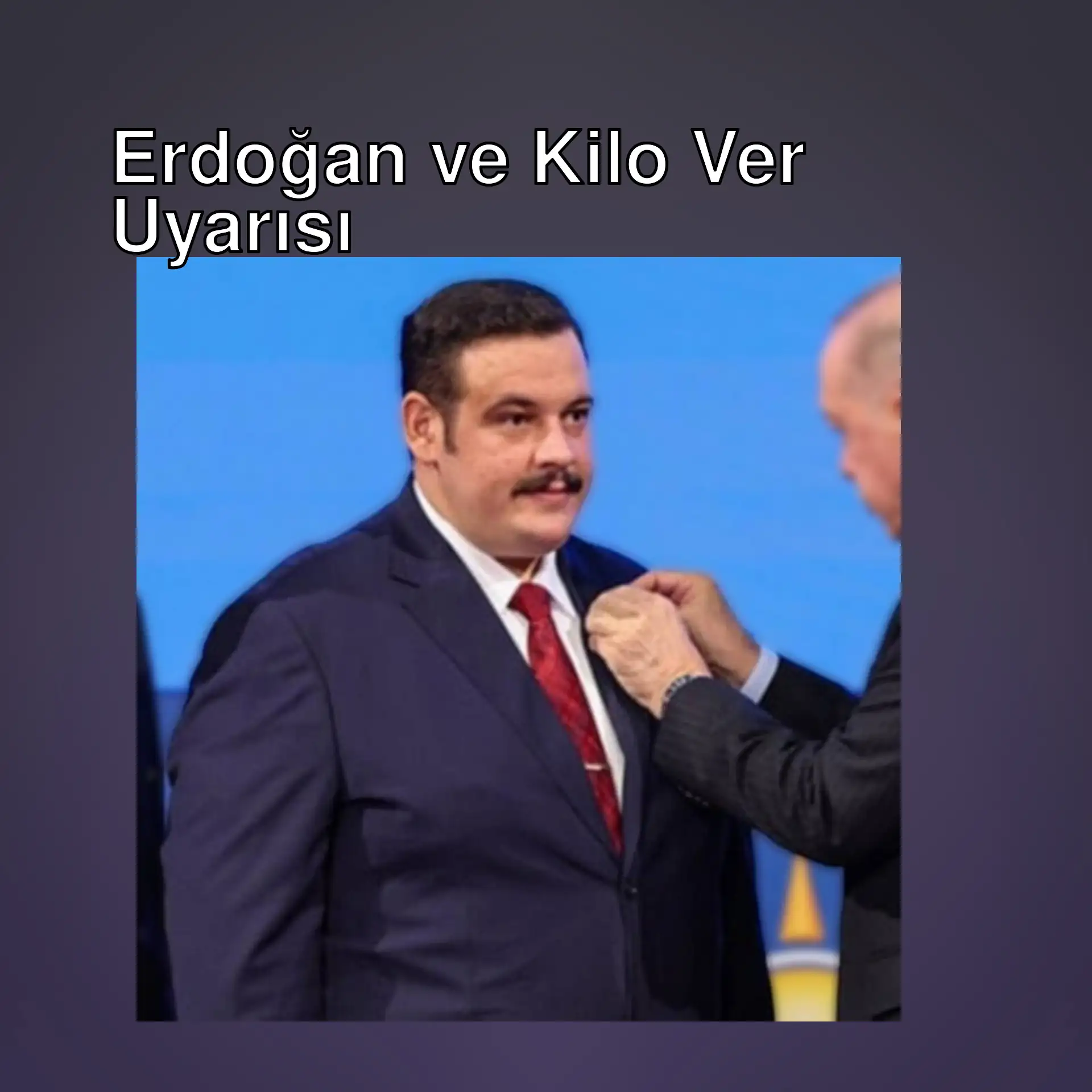 Cumhurbaşkanı Erdoğan, Yalvaç Belediye Başkanı Mustafa Kodal'a rozet takarken. Cumhurbaşkanı Erdoğan, Yalvaç Belediye Başkanı Mustafa Kodal'a rozet takarken.