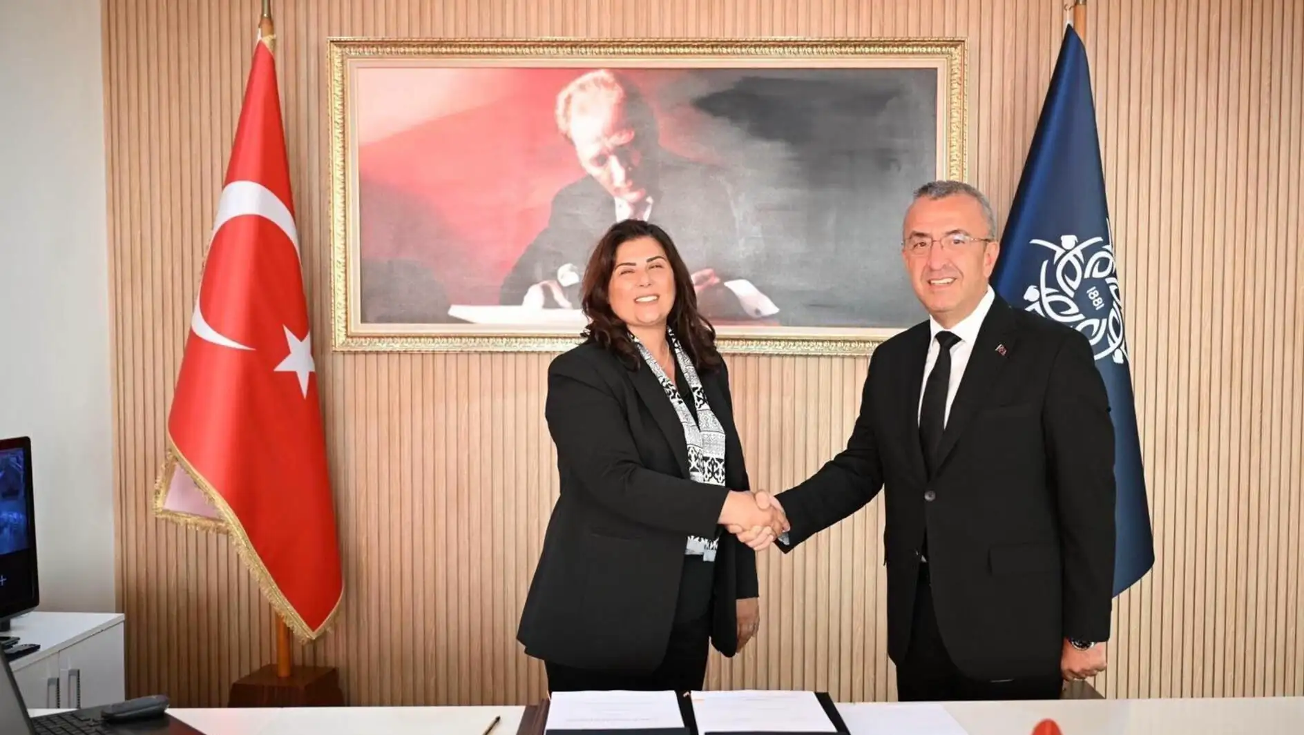 Özlem Çerçioğlu at the AKP joining ceremony.