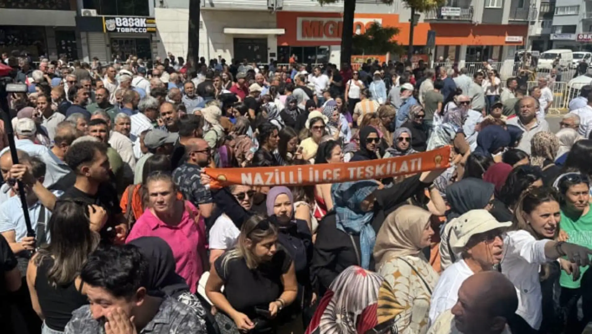 A large crowd gathered to support Özlem Çerçioğlu. A large crowd gathered to support Özlem Çerçioğlu.