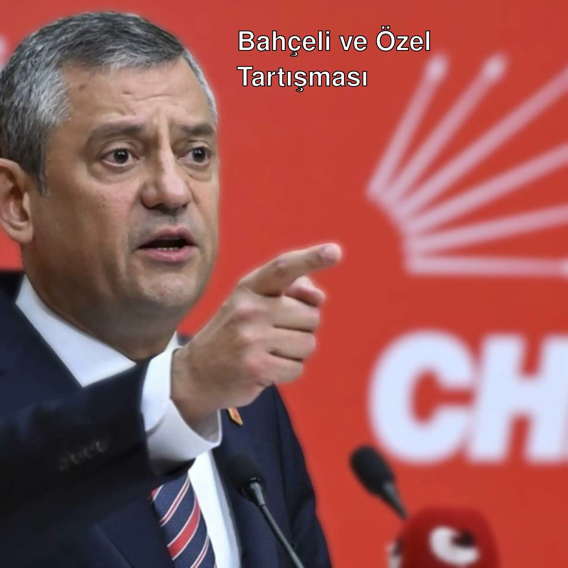 Devlet Bahçeli, mikrofonu gösteren bir adam.
