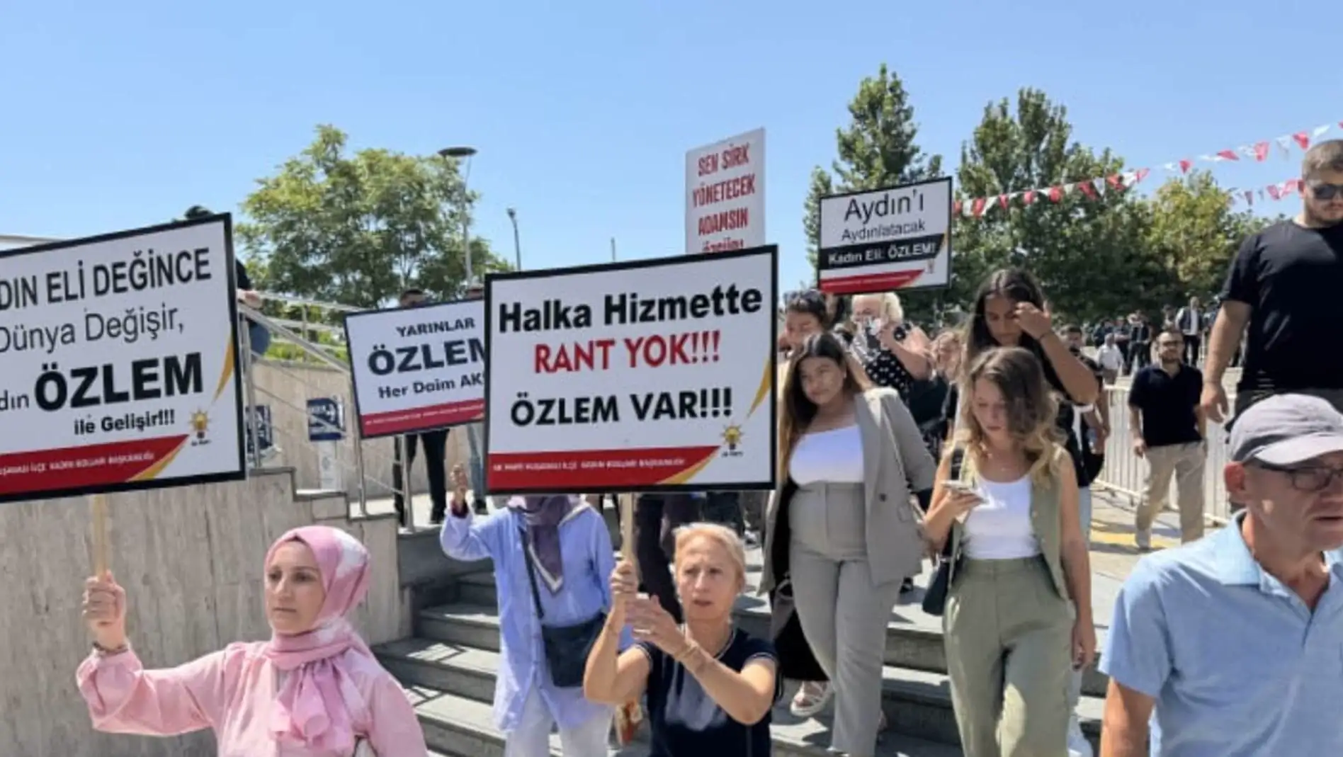 AKP officials visiting Çerçioğlu. AKP officials visiting Çerçioğlu.