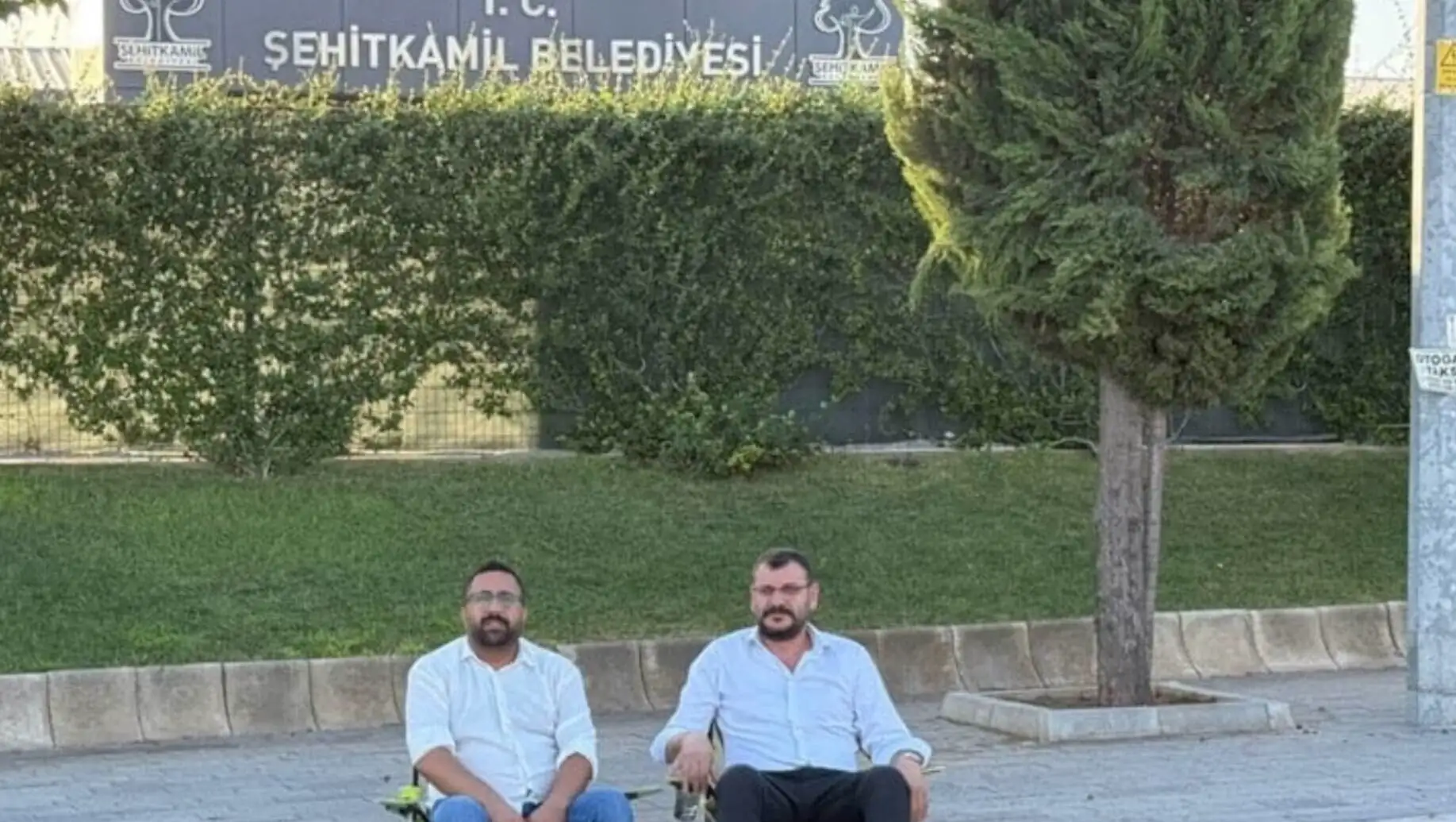 Umut Yılmaz was warmly welcomed by party members after joining AKP. Umut Yılmaz was warmly welcomed by party members after joining AKP.