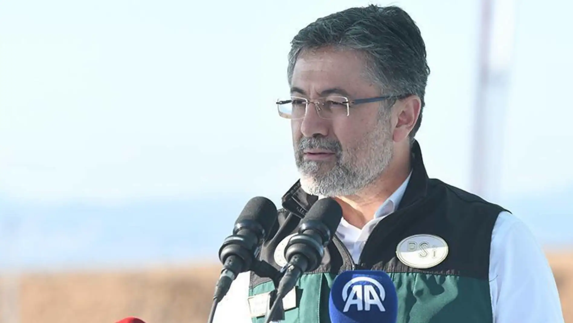 Minister Yumaklı speaks about water management. Minister Yumaklı speaks about water management.