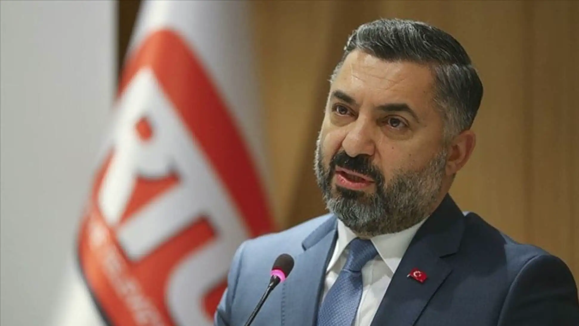 RTÜK President Ebubekir Şahin speaking to media outlets.