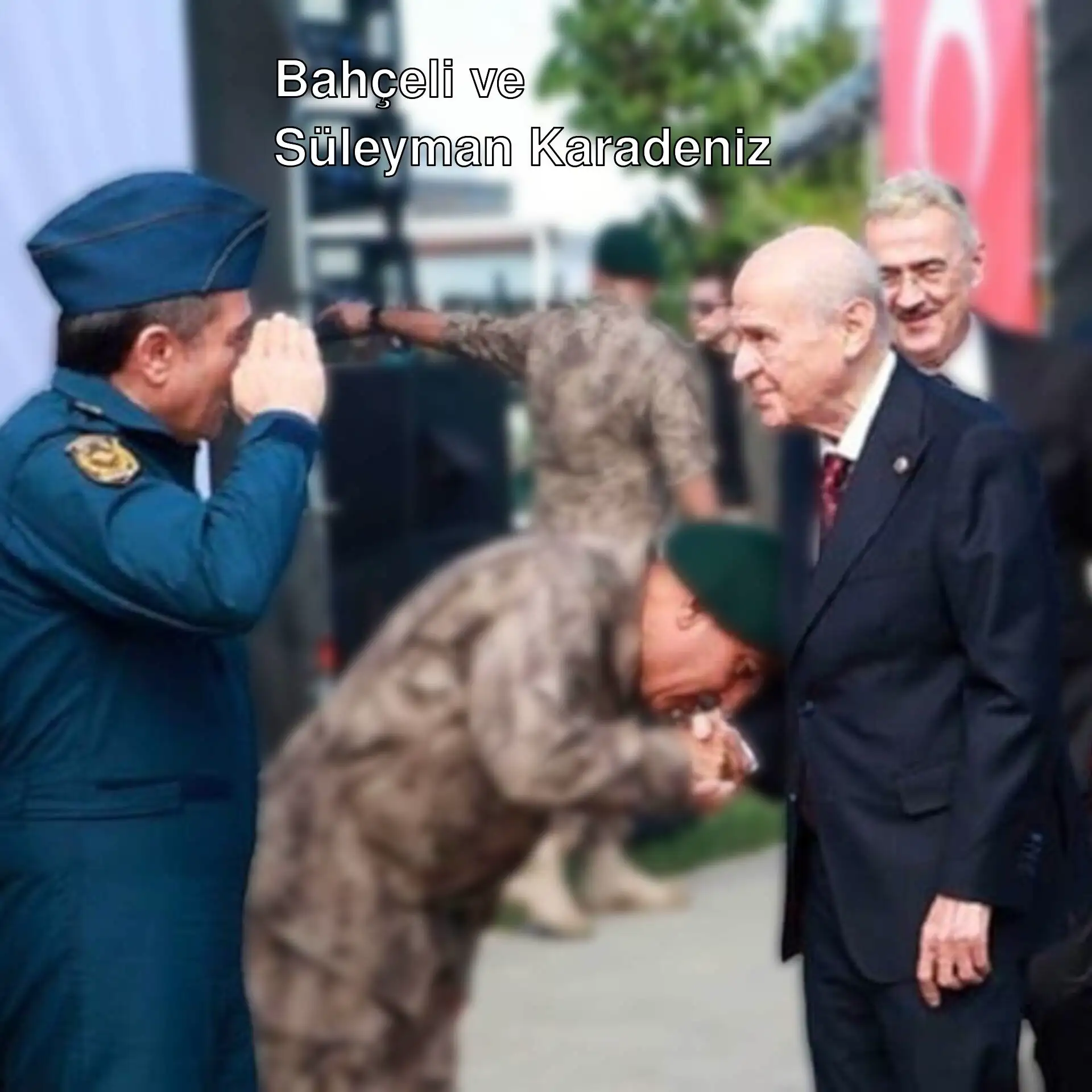 Süleyman Karadeniz, Devlet Bahçeli'nin elini öpüyor. Süleyman Karadeniz, Devlet Bahçeli'nin elini öpüyor.