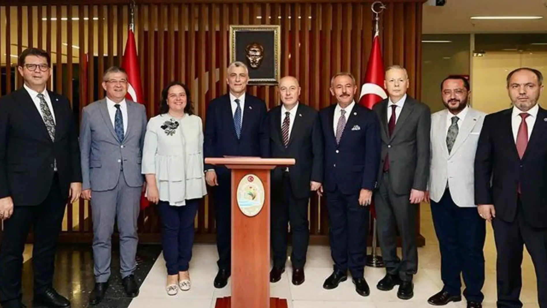 Minister Bolat with protocol members in Denizli.