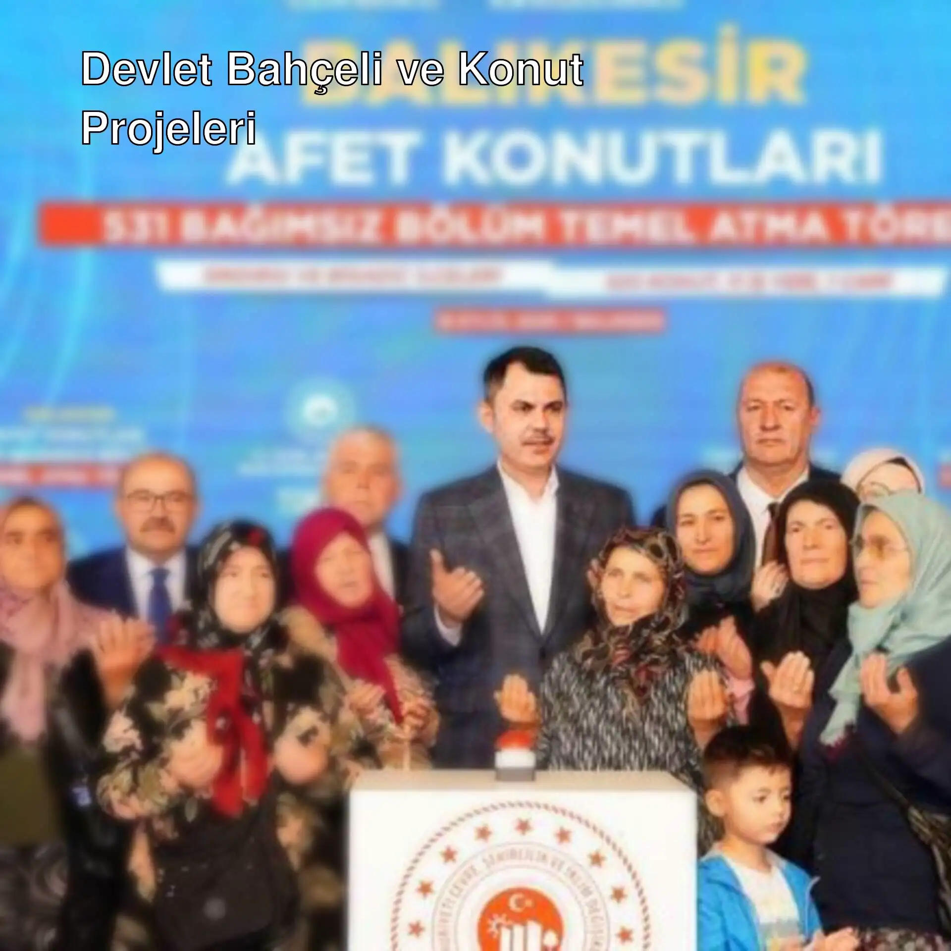 Devlet Bahçeli ve yeni sosyal konut projeleri hakkında konuşma yapan Bakan Kurum. Devlet Bahçeli ve yeni sosyal konut projeleri hakkında konuşma yapan Bakan Kurum.