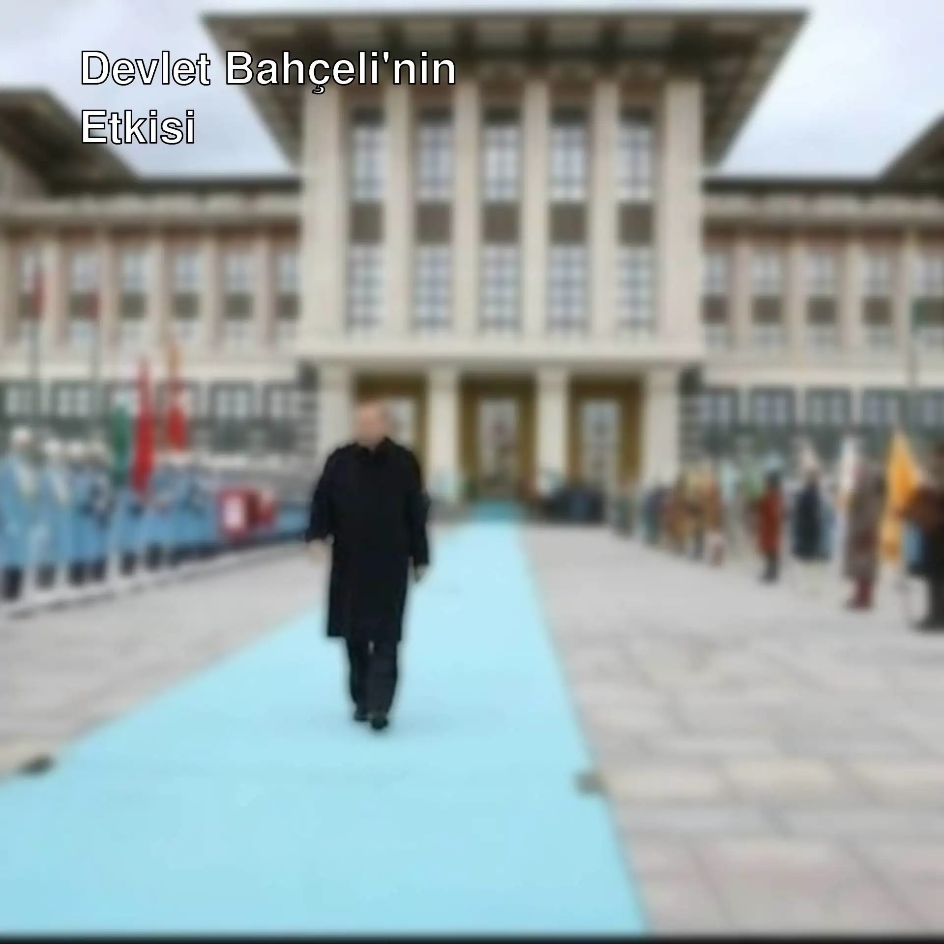 Devlet Bahçeli bir binanın önünde yürürken.