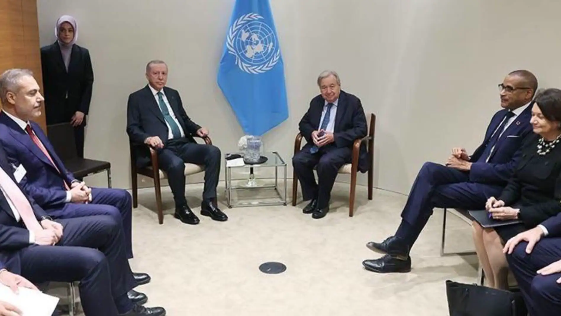 President Erdoğan walks to the UN General Assembly.