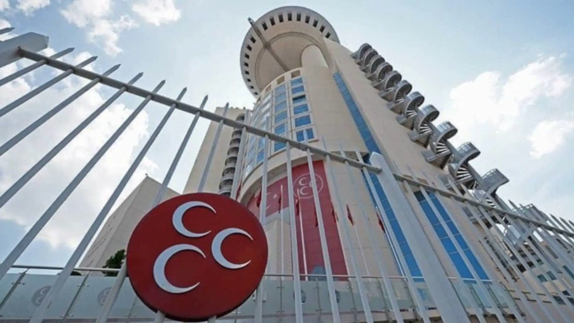 Sorgun Belediye Başkanı Mustafa Erkut Ekinci'nin istifasıyla ilgili bir görsel. Sorgun Belediye Başkanı Mustafa Erkut Ekinci'nin istifasıyla ilgili bir görsel.