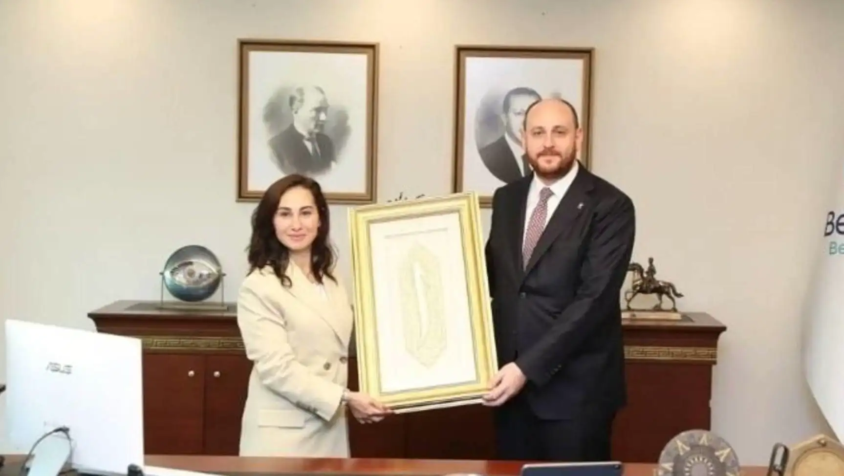 Özlem Vural Gürzel and Erdoğan during the AKP membership ceremony.