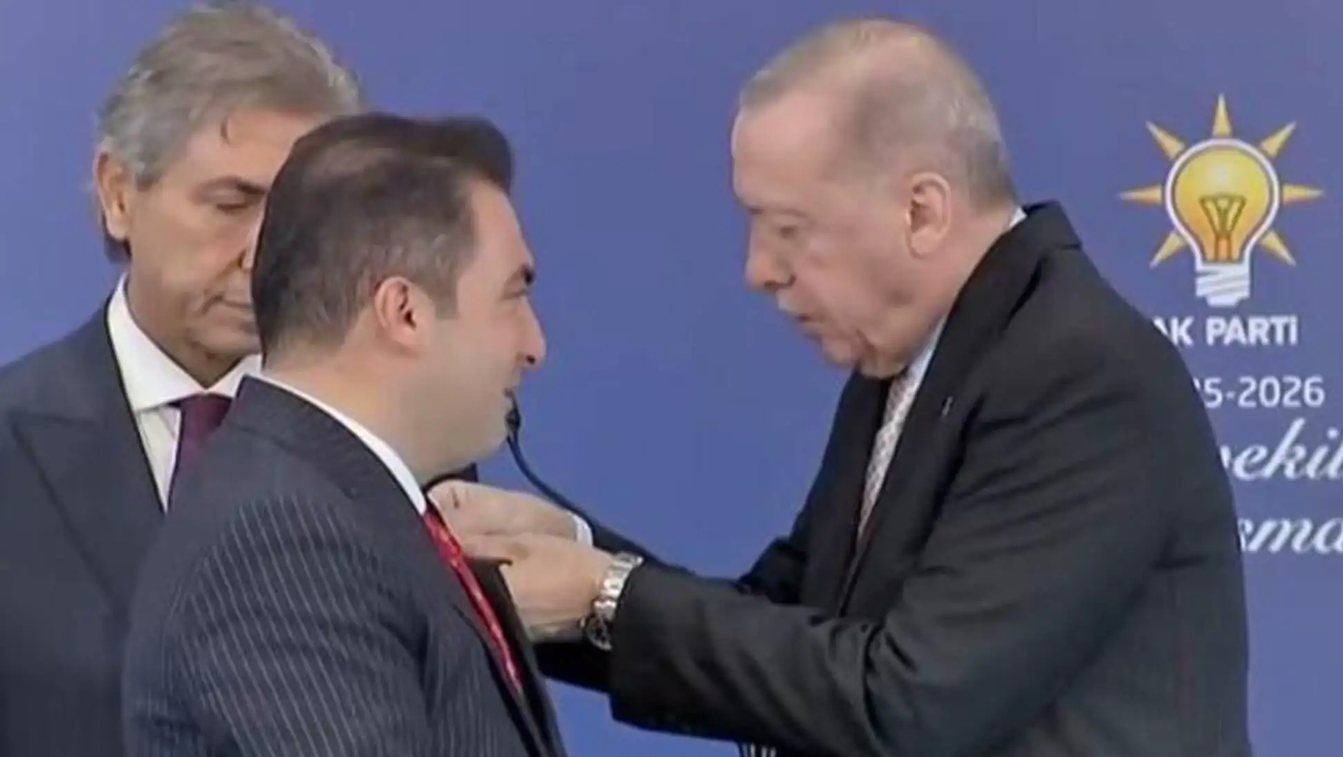 Cumhurbaşkanı Erdoğan, rozet takma töreninde.