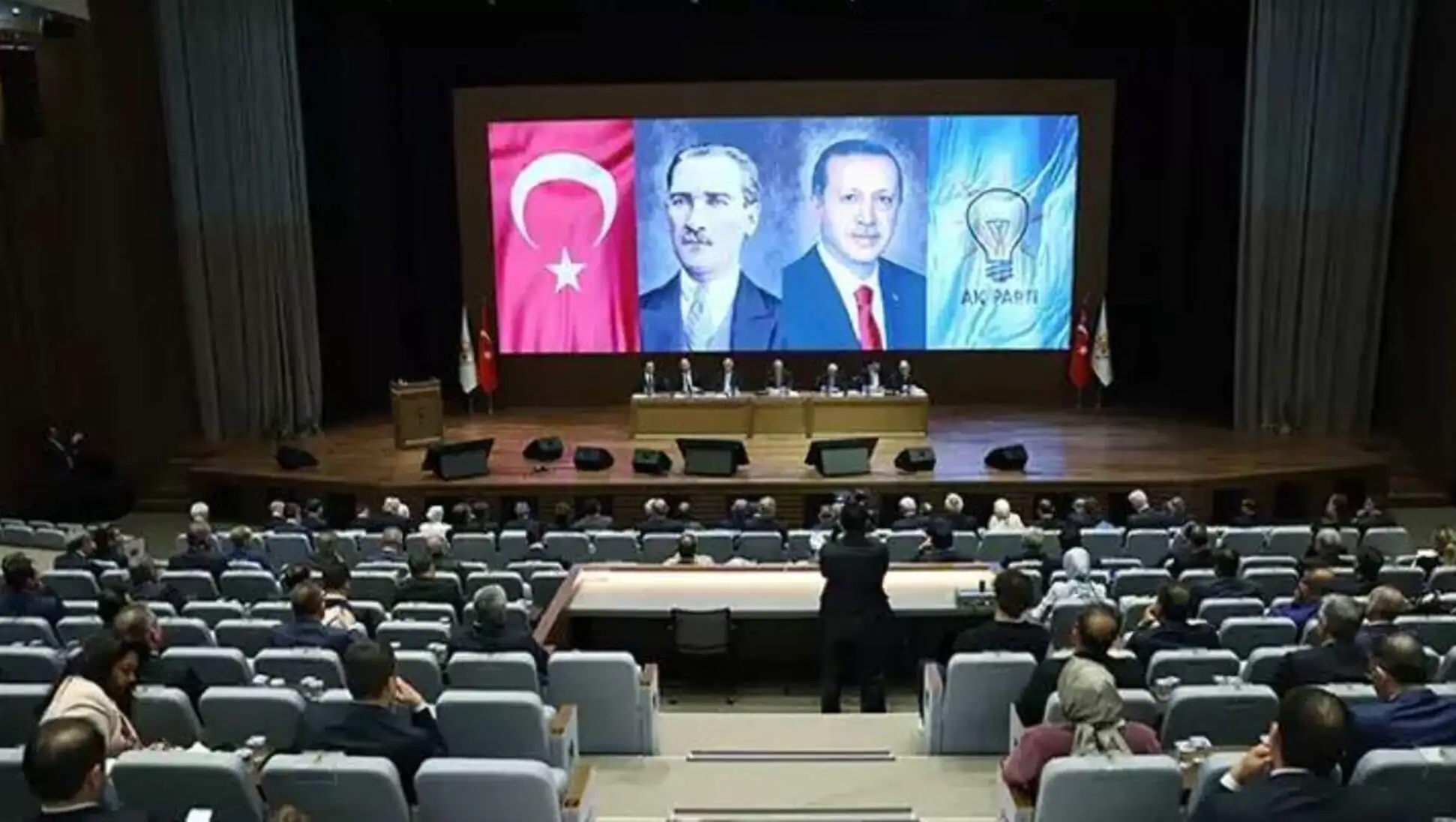 AK Parti MKYK toplantısında katılımcılar. AK Parti MKYK toplantısında katılımcılar.