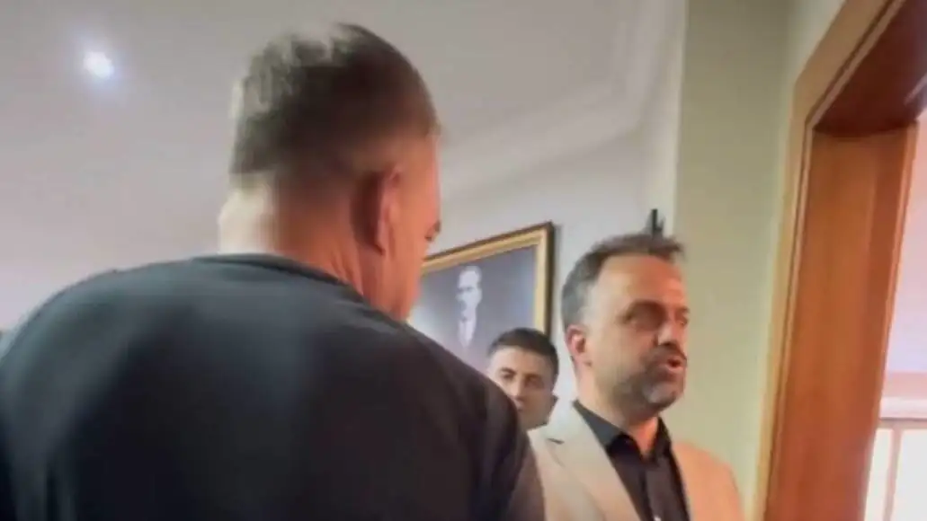 AKP ve CHP heyetleri arasında gergin anlar yaşandı.