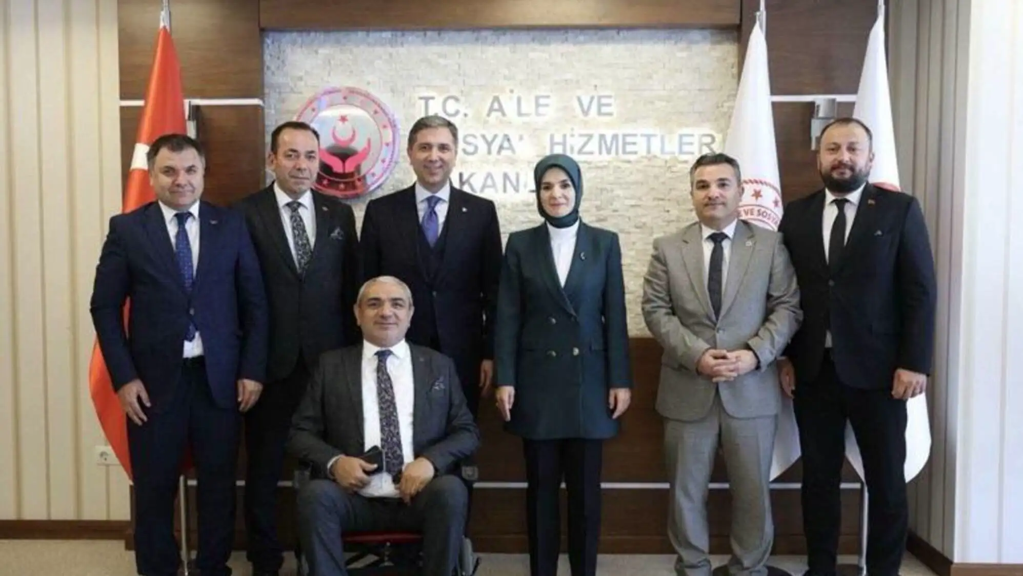 Bakan Göktaş ve AK Parti heyeti toplantıda bir araya geldi.
