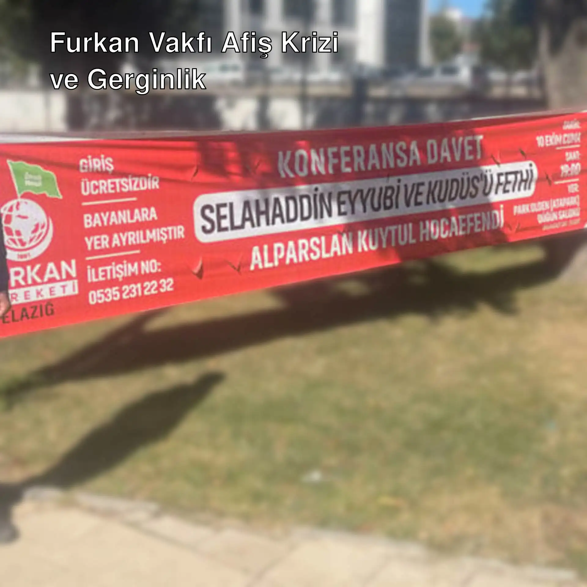 Furkan Vakfı üyeleri afiş nöbeti tutuyor.