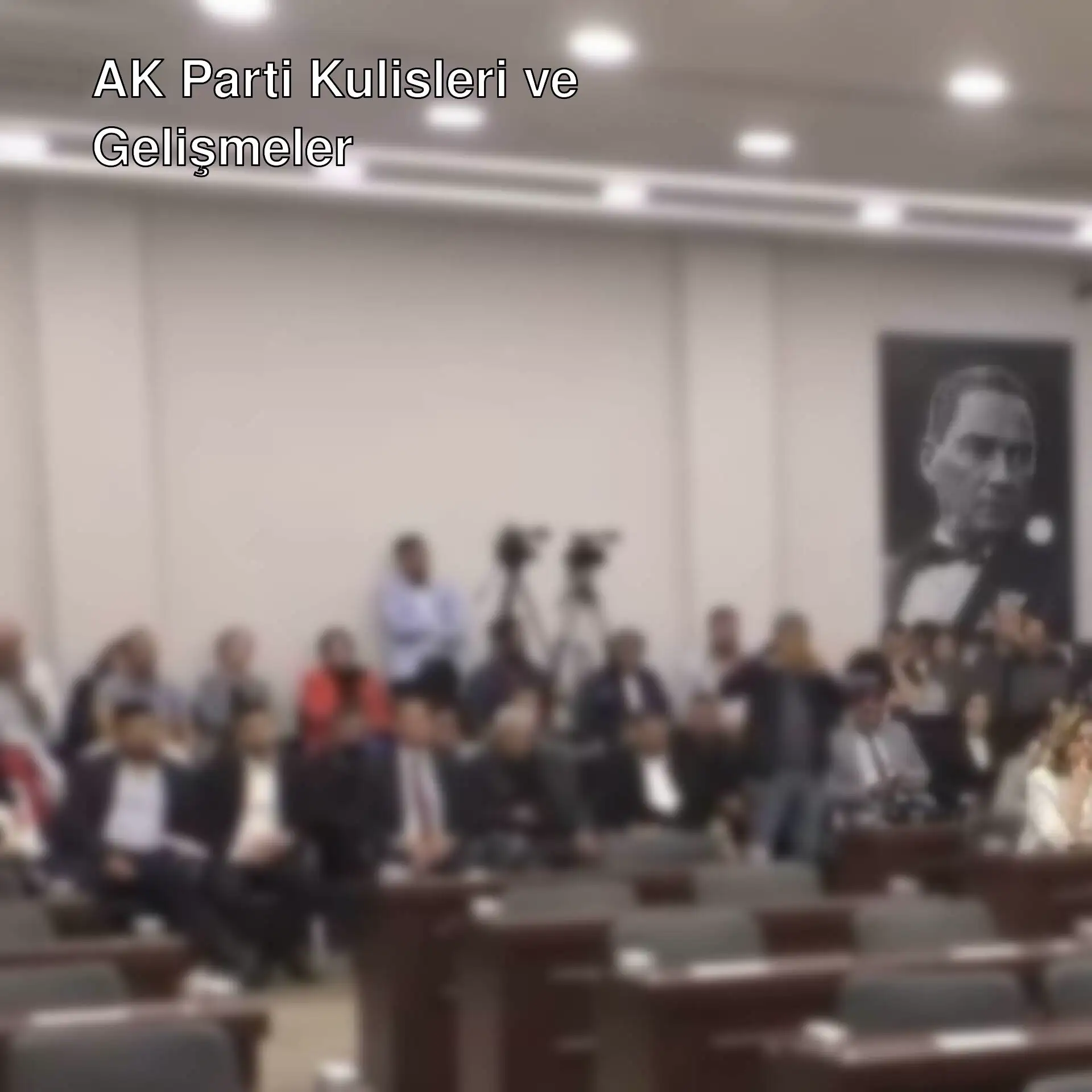 AK Parti kulislerinde bir grup insan oturuyor.
