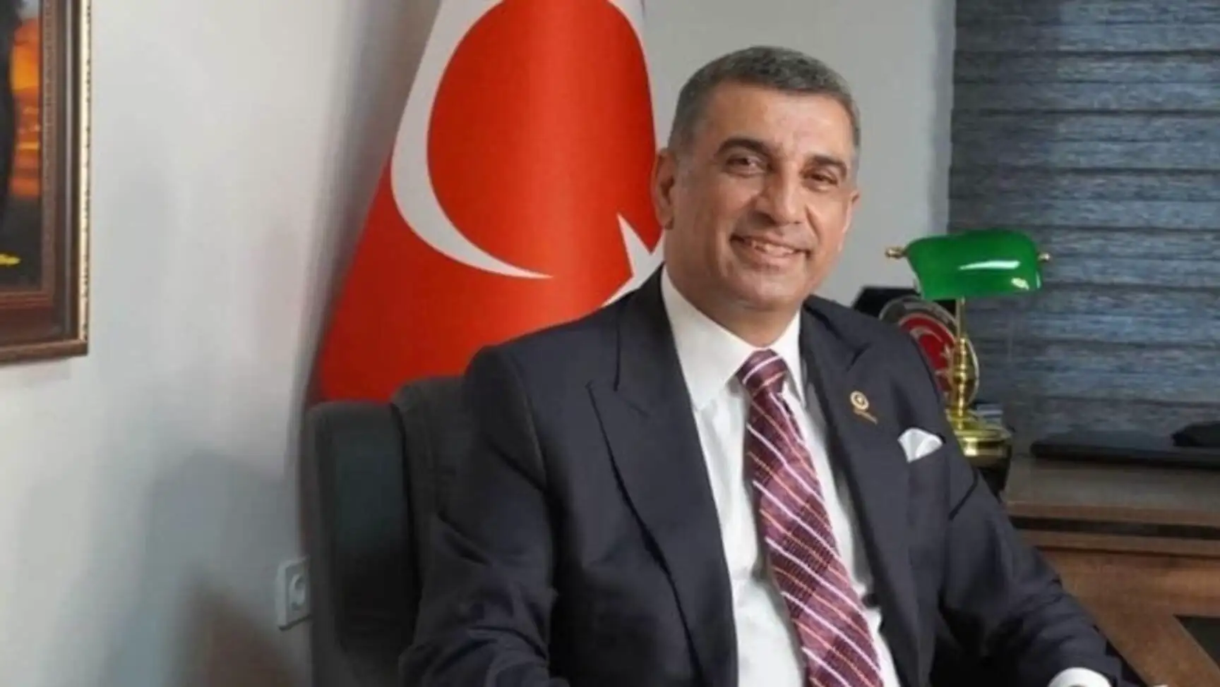 Gürsel Erol, CHP'nin liderlik yapısı hakkında açıklamalarda bulunuyor.