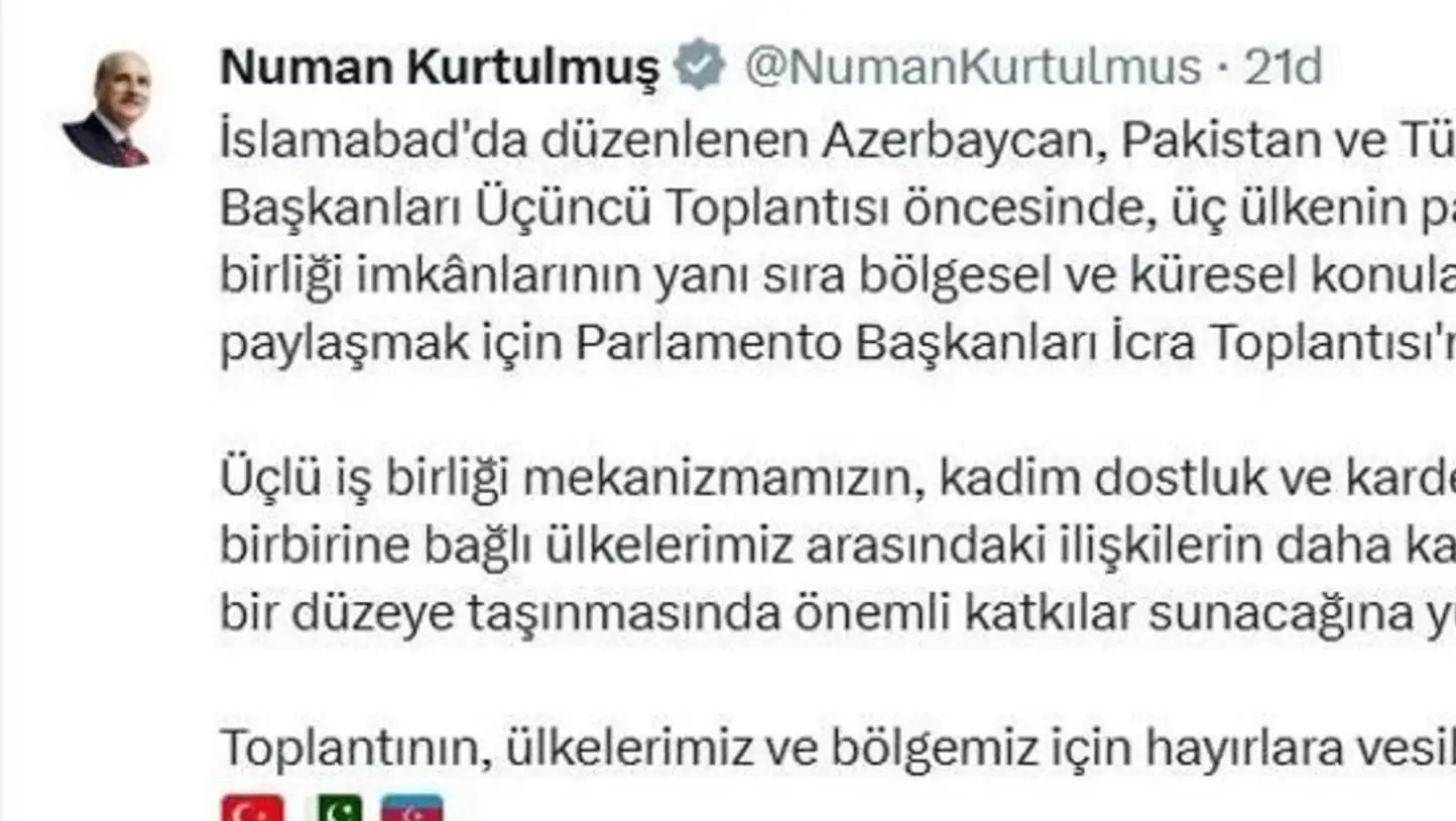 Kurtulmuş, toplantıda sosyal medya paylaşımlarını da takip etti. Kurtulmuş, toplantıda sosyal medya paylaşımlarını da takip etti.