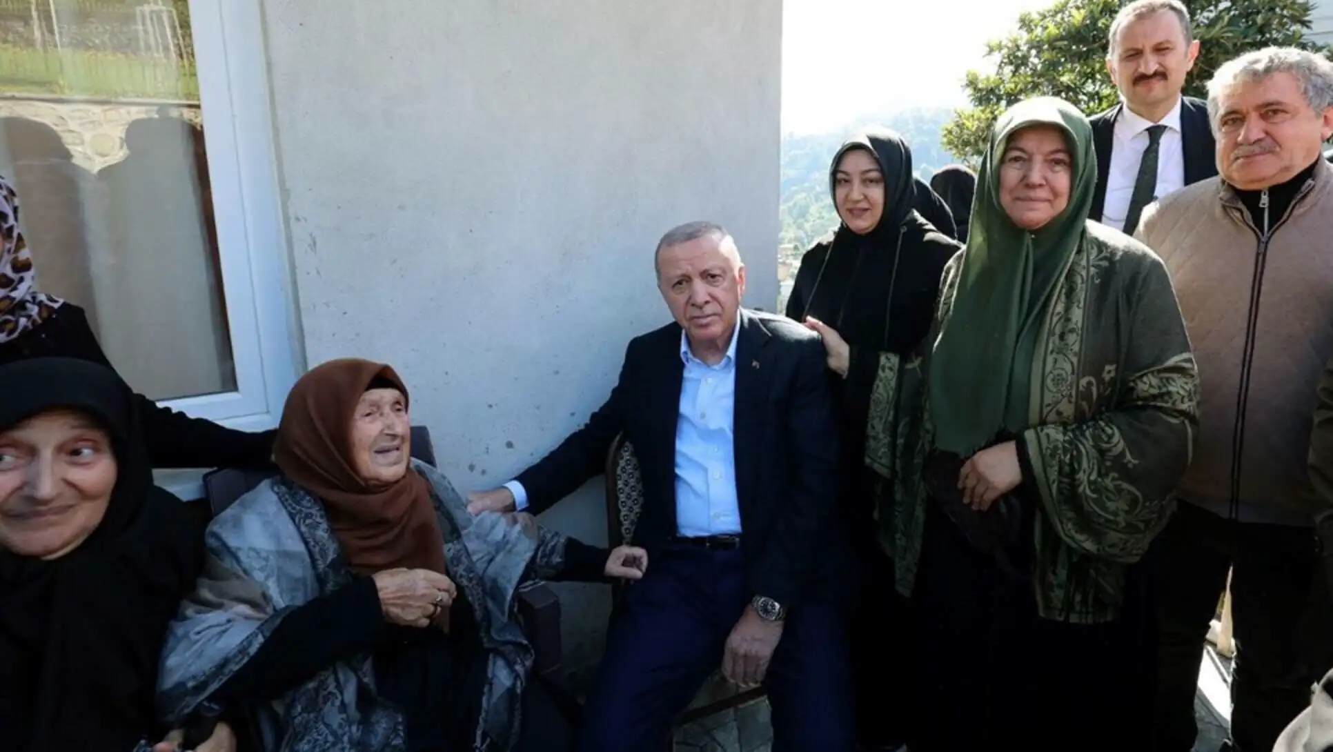 Cumhurbaşkanı Erdoğan, Ayder Yaylası'nda yenileme projelerini inceledi. Cumhurbaşkanı Erdoğan, Ayder Yaylası'nda yenileme projelerini inceledi.