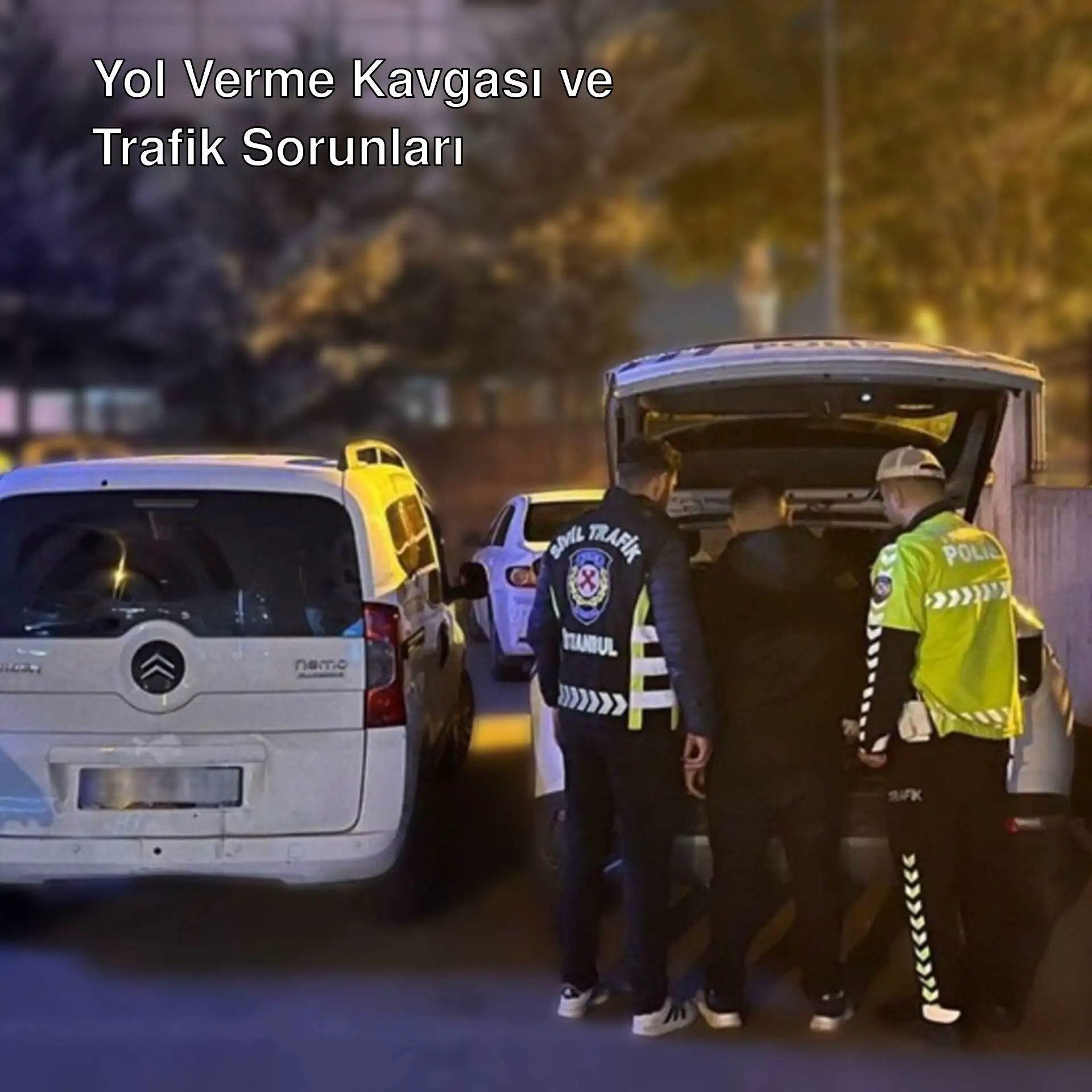 Sancaktepe'de yol verme kavgası sırasında bir grup insan. Sancaktepe'de yol verme kavgası sırasında bir grup insan.