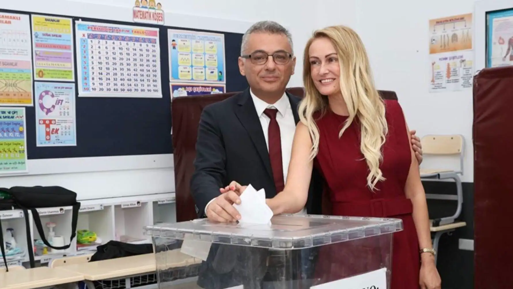 Cumhurbaşkanı Erdoğan, Tufan Erhürman'ı tebrik etti. Cumhurbaşkanı Erdoğan, Tufan Erhürman'ı tebrik etti.