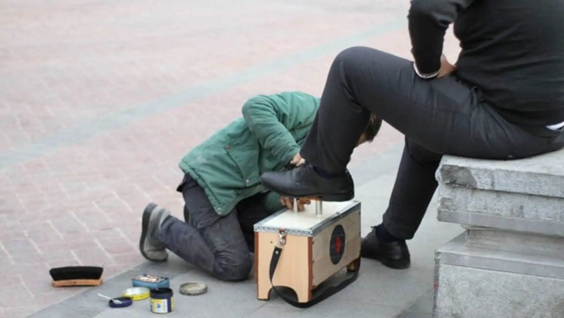 An image related to child labor. An image related to child labor.