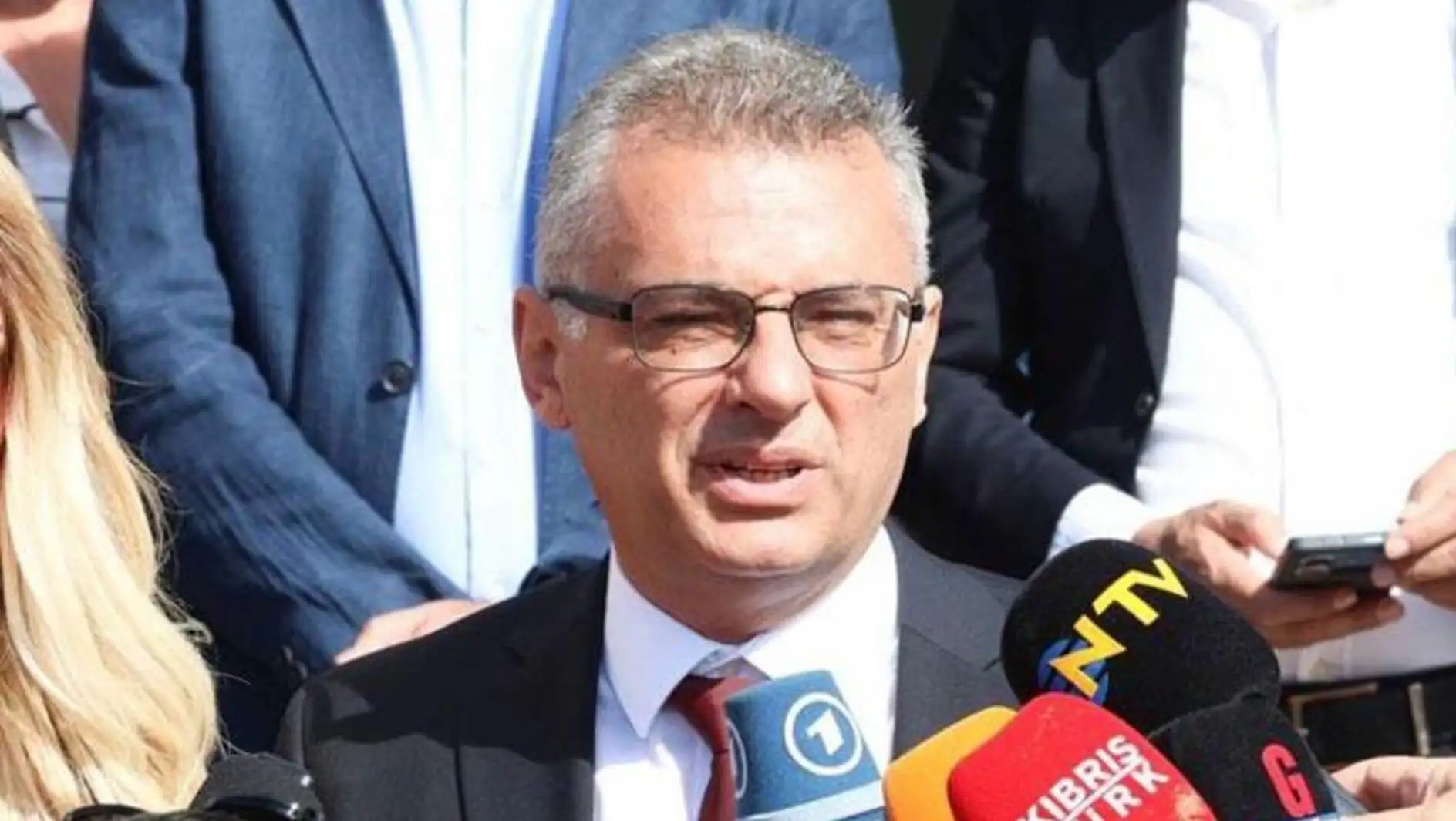MHP lideri Devlet Bahçeli, KKTC ile ilgili açıklamalarda bulundu. MHP lideri Devlet Bahçeli, KKTC ile ilgili açıklamalarda bulundu.