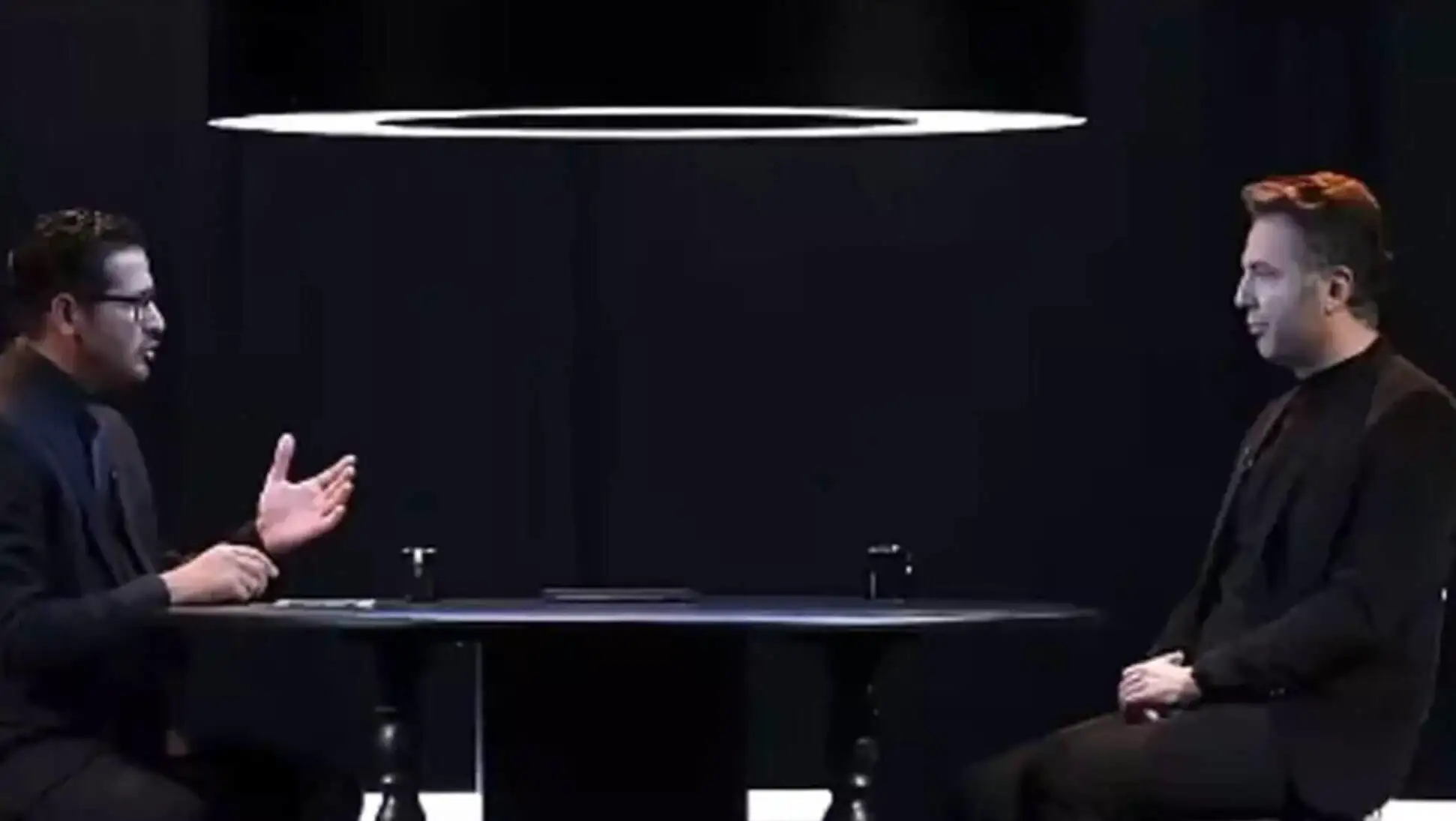 Veyis Ateş ve Taner Çağlı'nın gözaltına alındığı anlar. Veyis Ateş ve Taner Çağlı'nın gözaltına alındığı anlar.