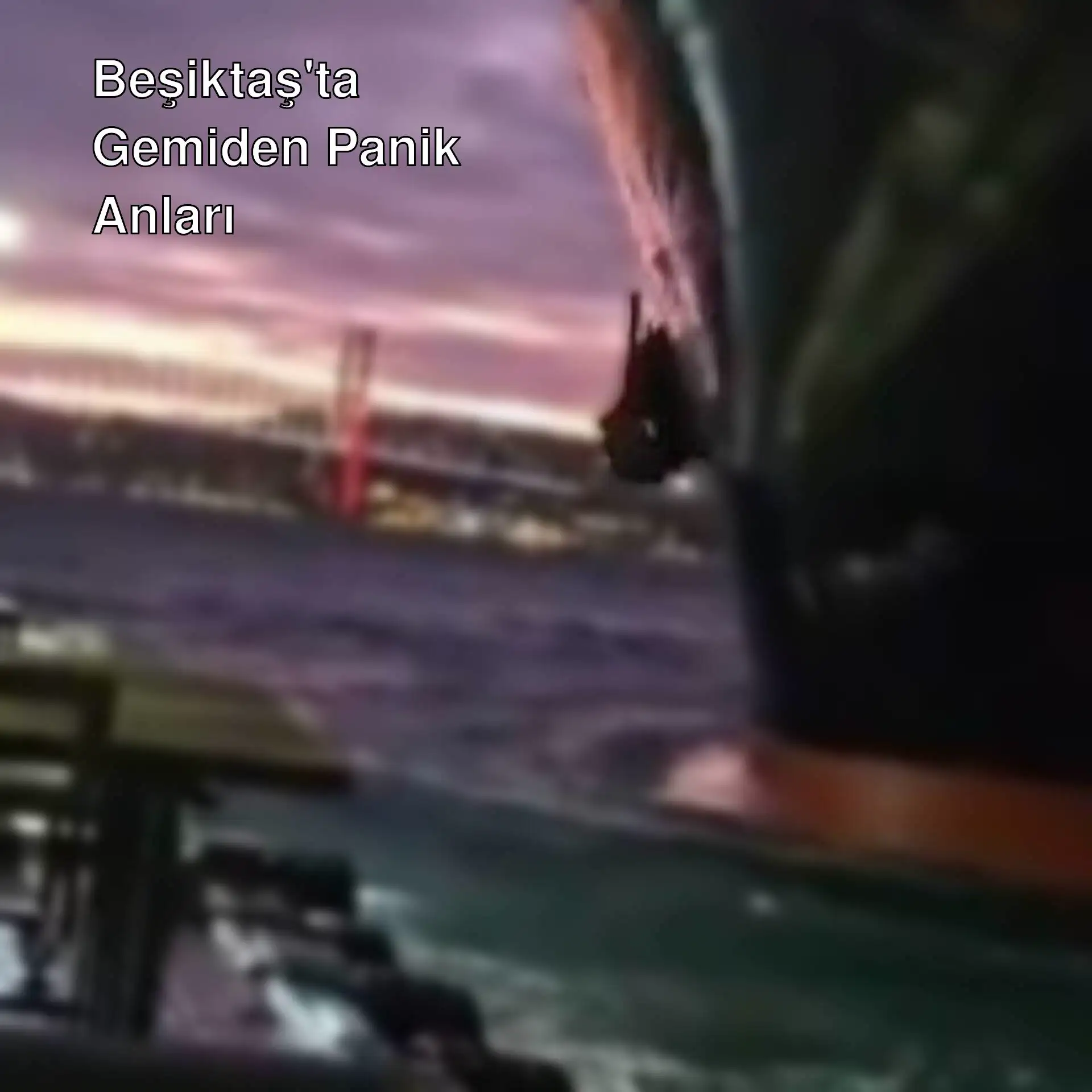 Beşiktaş'ta bir gemi suyun içinde.