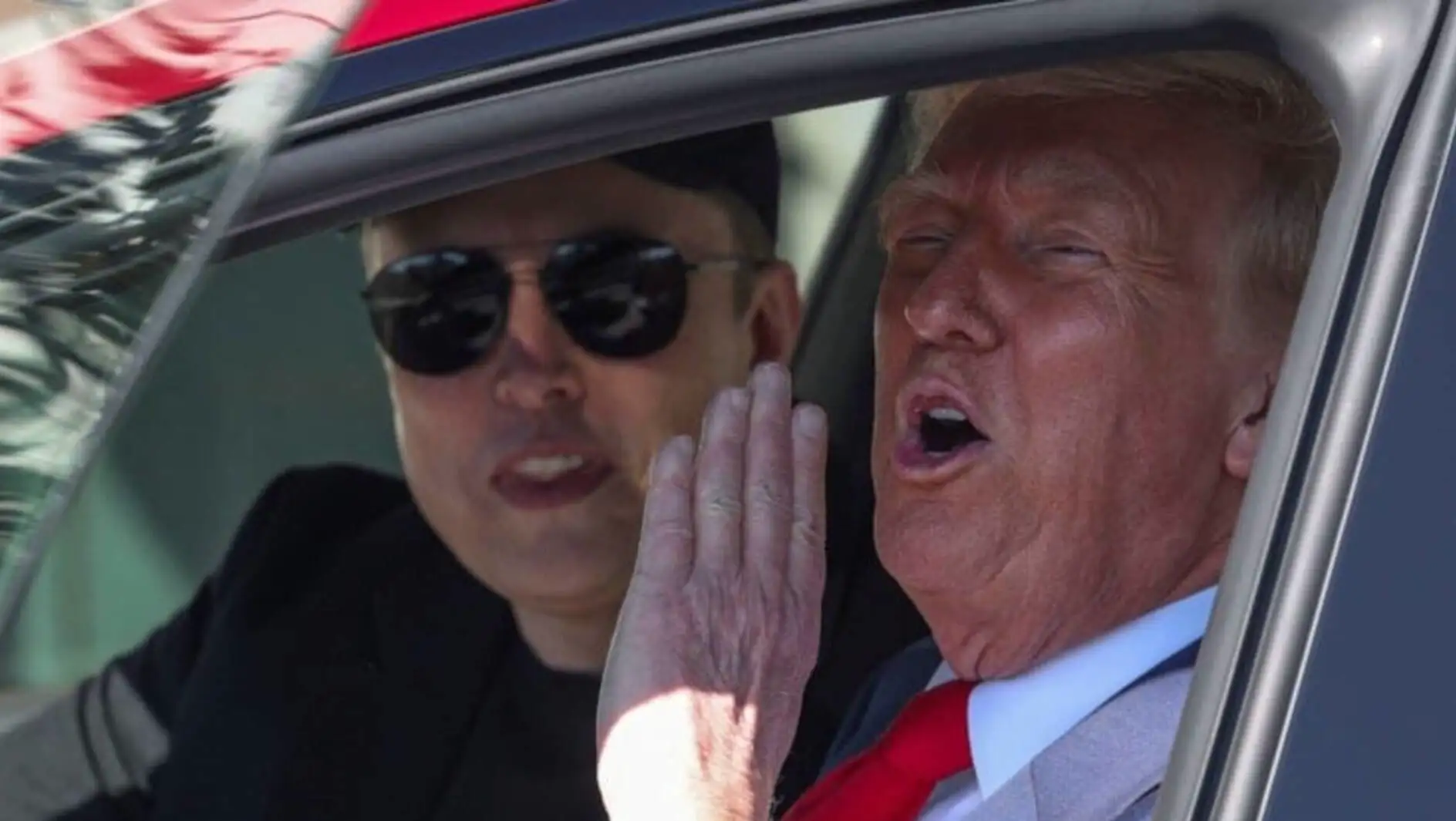 Trump, Tesla'nın anahtarlarını Musk'tan alıyor.