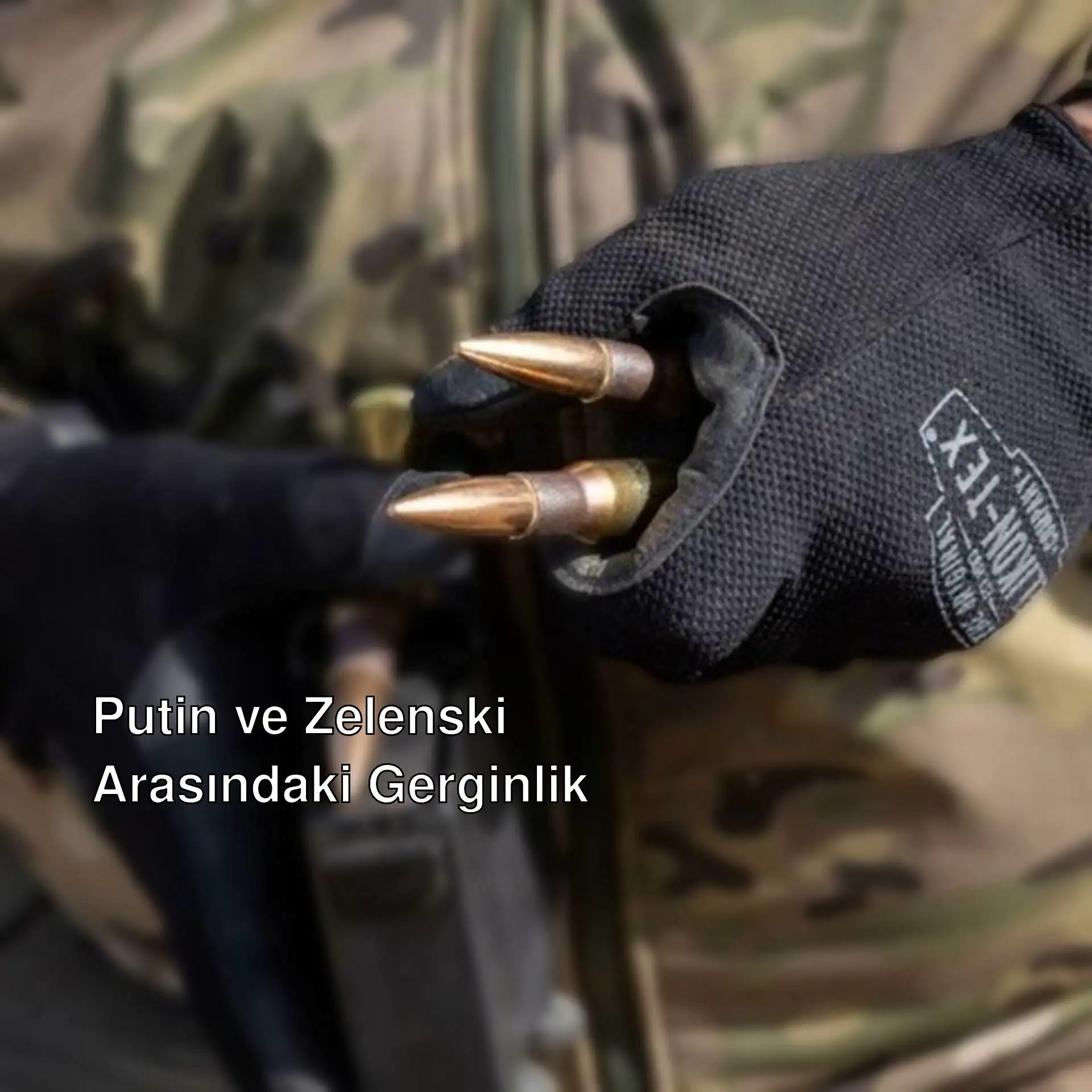 Bir kişinin elinde mermiler tutması. Bir kişinin elinde mermiler tutması.