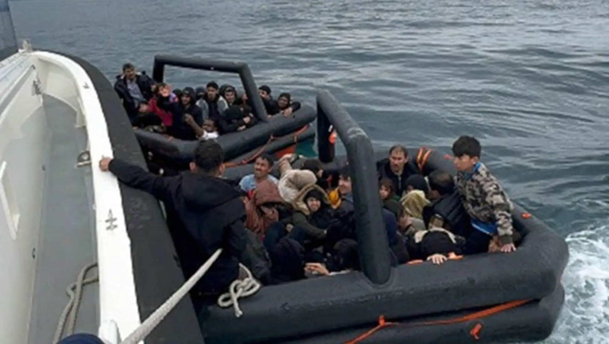 Yunanistan'da göçmenlerin kurtarılmasıyla ilgili bir görüntü. Yunanistan'da göçmenlerin kurtarılmasıyla ilgili bir görüntü.